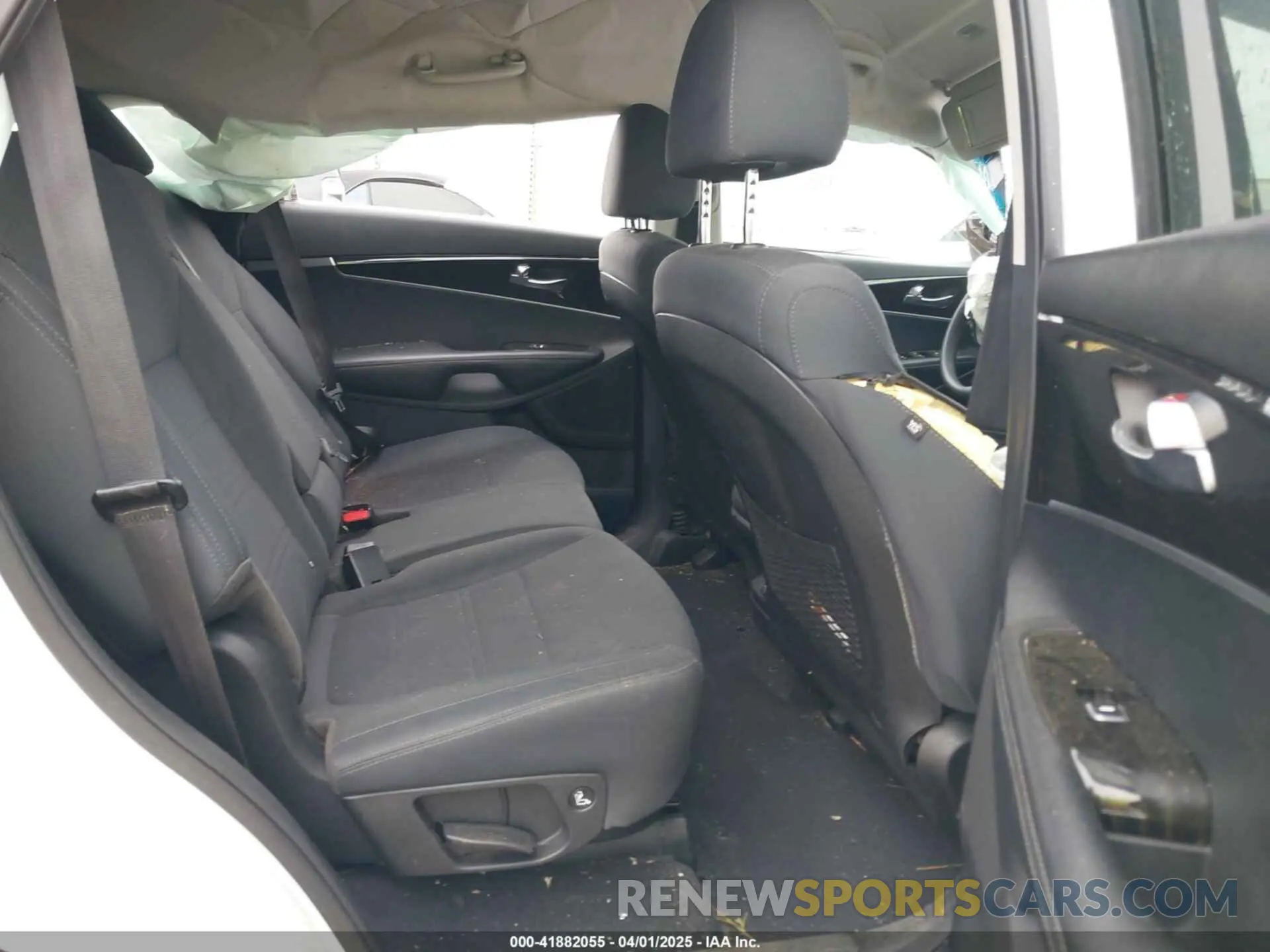 8 fotografías del automóvil dañado 5XYPG4A3XLG654612 KIA SORENTO 2020