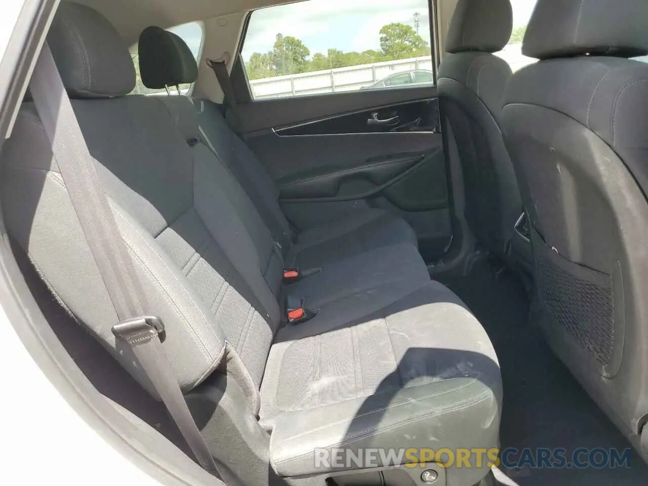 11 fotografías del automóvil dañado 5XYPG4A3XLG657641 KIA SORENTO 2020