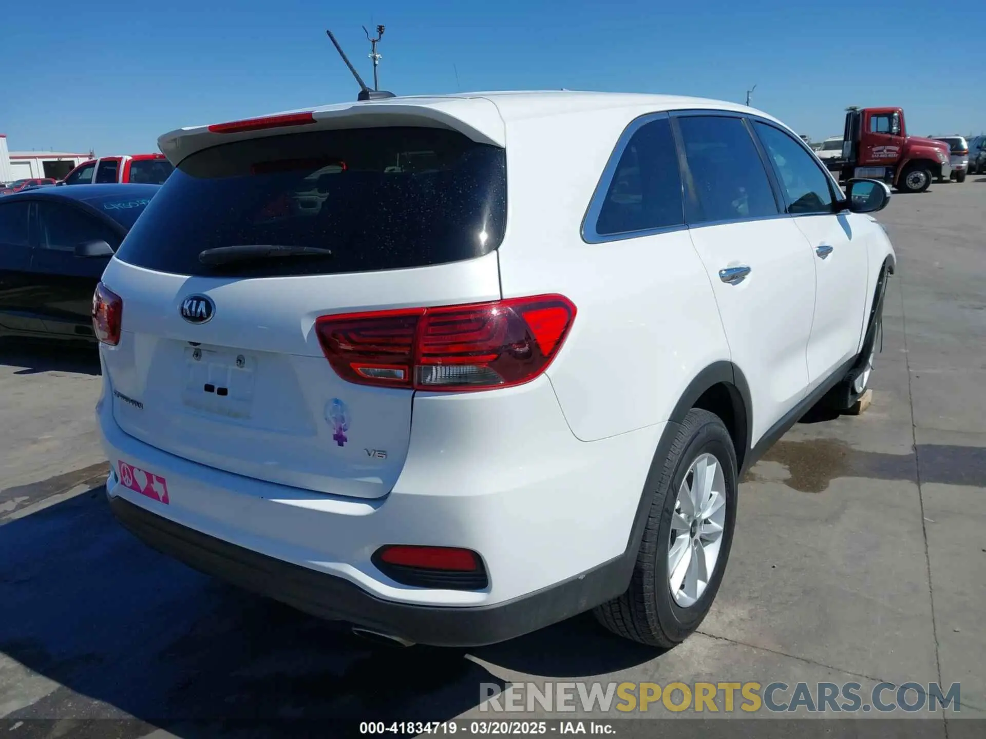 4 fotografías del automóvil dañado 5XYPG4A51LG622181 KIA SORENTO 2020
