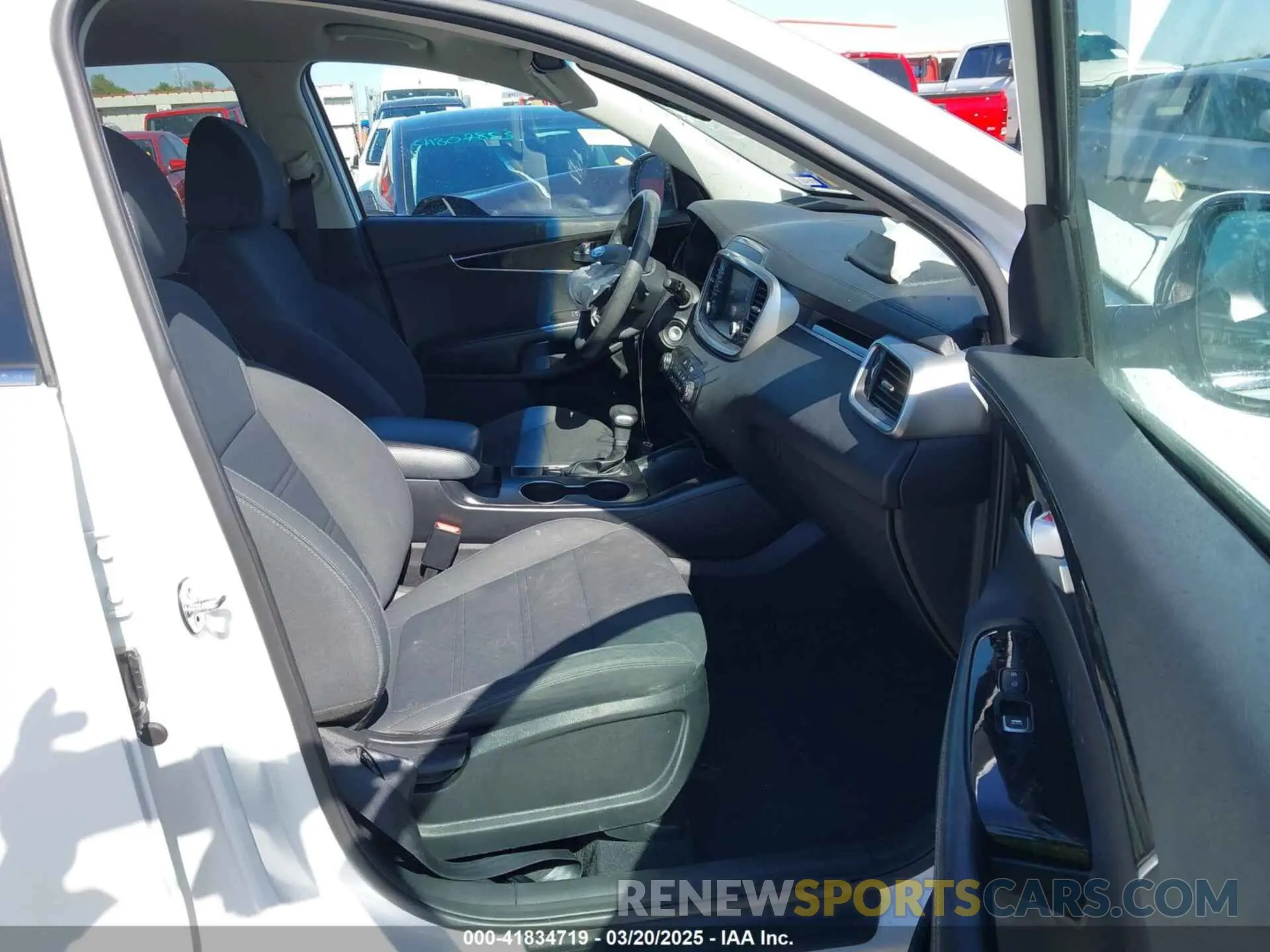 5 fotografías del automóvil dañado 5XYPG4A51LG622181 KIA SORENTO 2020
