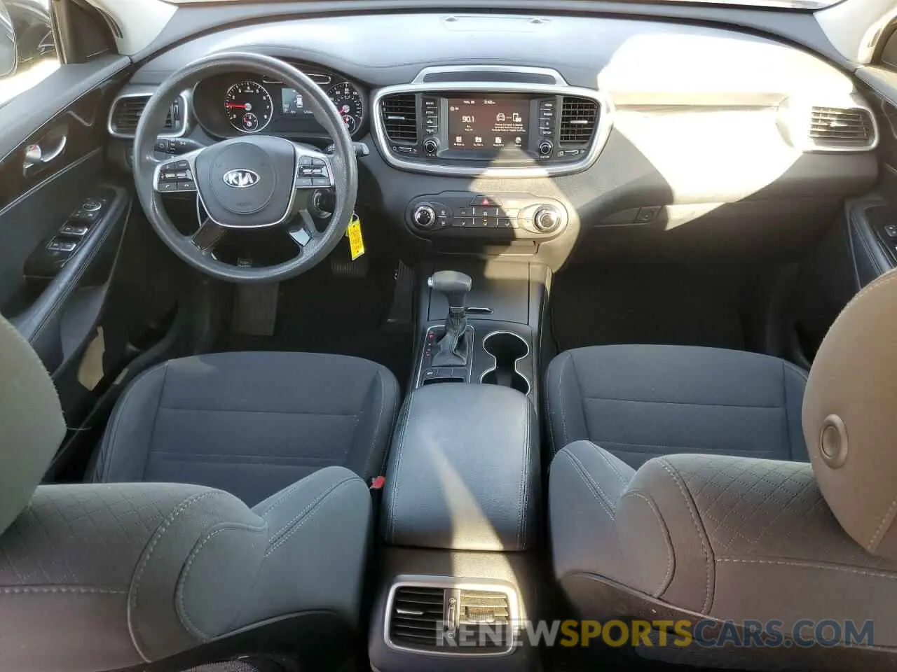 8 fotografías del automóvil dañado 5XYPG4A52LG618186 KIA SORENTO 2020