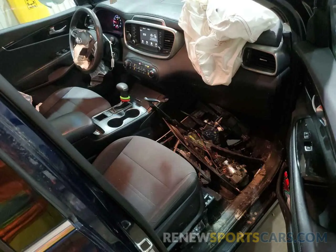 8 fotografías del automóvil dañado 5XYPG4A52LG631441 KIA SORENTO 2020