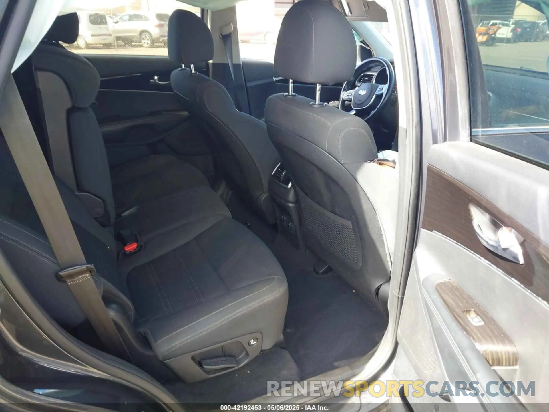 8 fotografías del automóvil dañado 5XYPG4A54LG703207 KIA SORENTO 2020