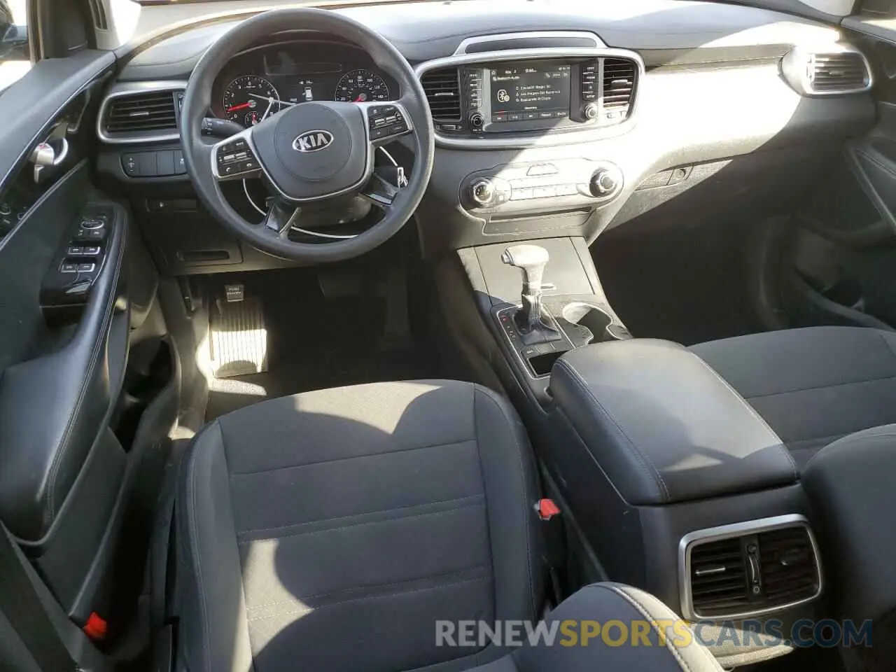 8 fotografías del automóvil dañado 5XYPG4A55LG627819 KIA SORENTO 2020