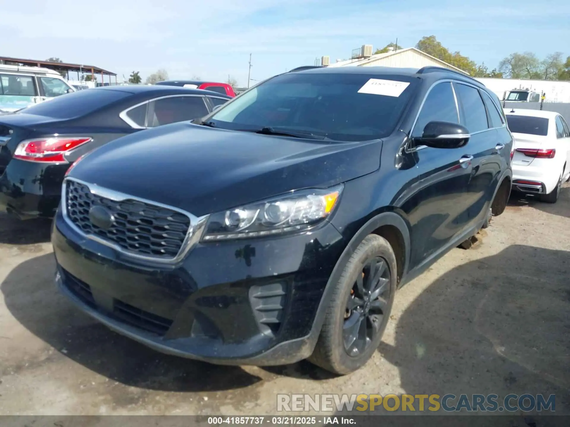 2 fotografías del automóvil dañado 5XYPG4A55LG695893 KIA SORENTO 2020