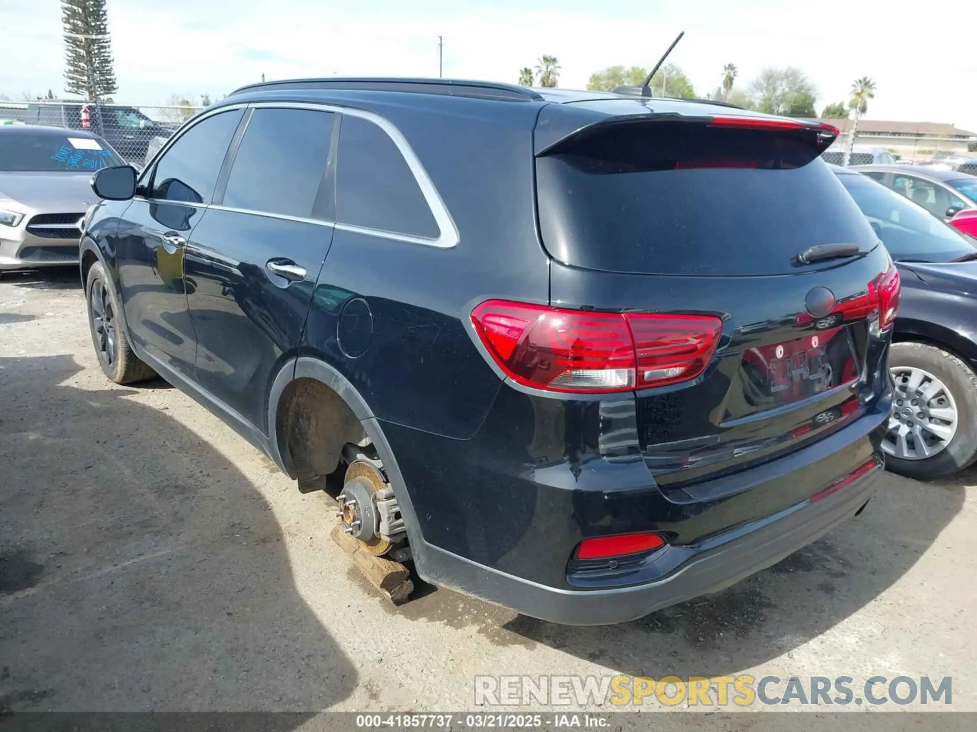 3 fotografías del automóvil dañado 5XYPG4A55LG695893 KIA SORENTO 2020