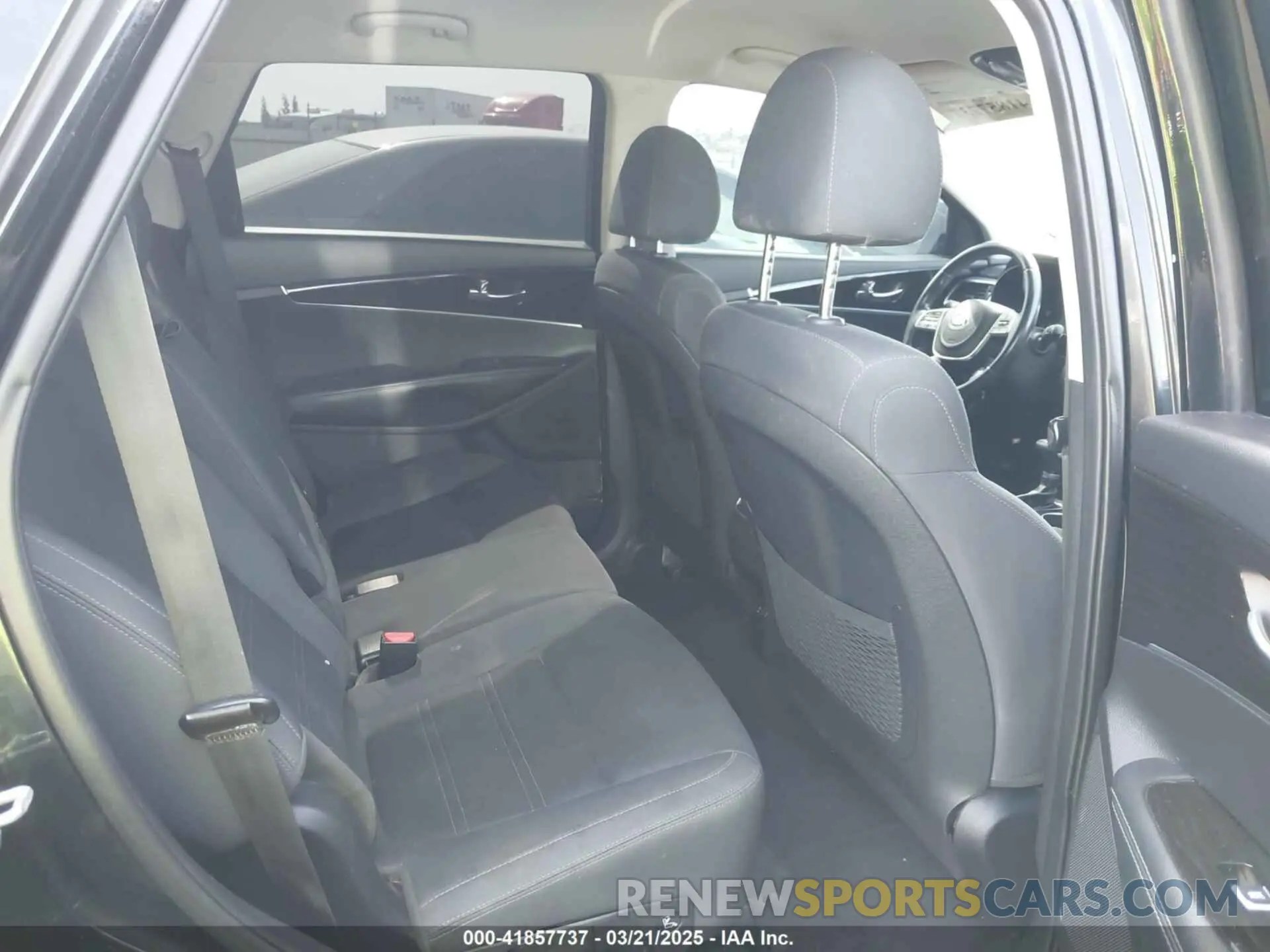 8 fotografías del automóvil dañado 5XYPG4A55LG695893 KIA SORENTO 2020