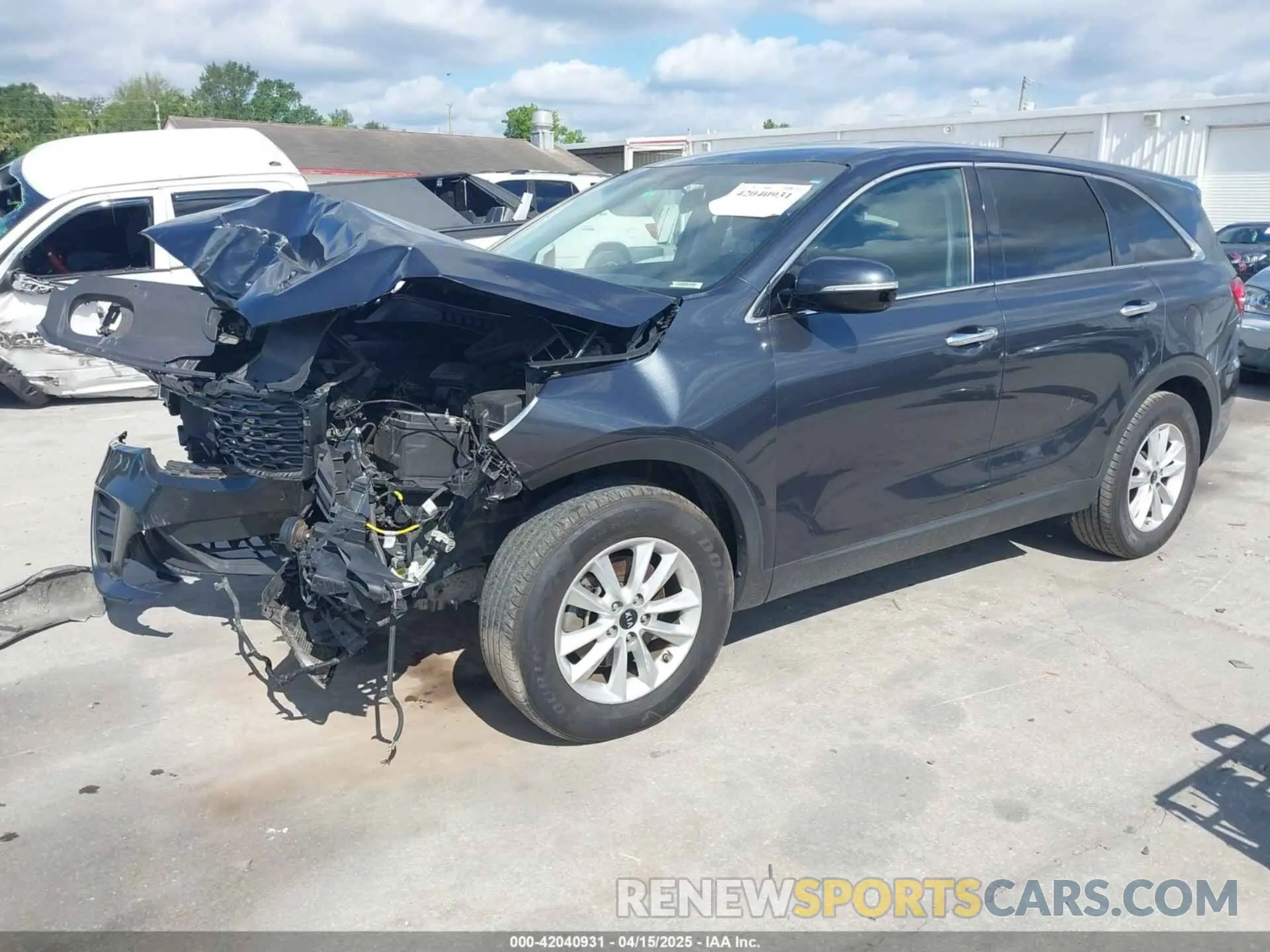 2 fotografías del automóvil dañado 5XYPG4A56LG622631 KIA SORENTO 2020