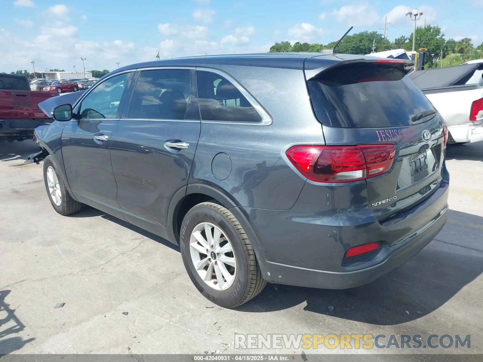 3 fotografías del automóvil dañado 5XYPG4A56LG622631 KIA SORENTO 2020