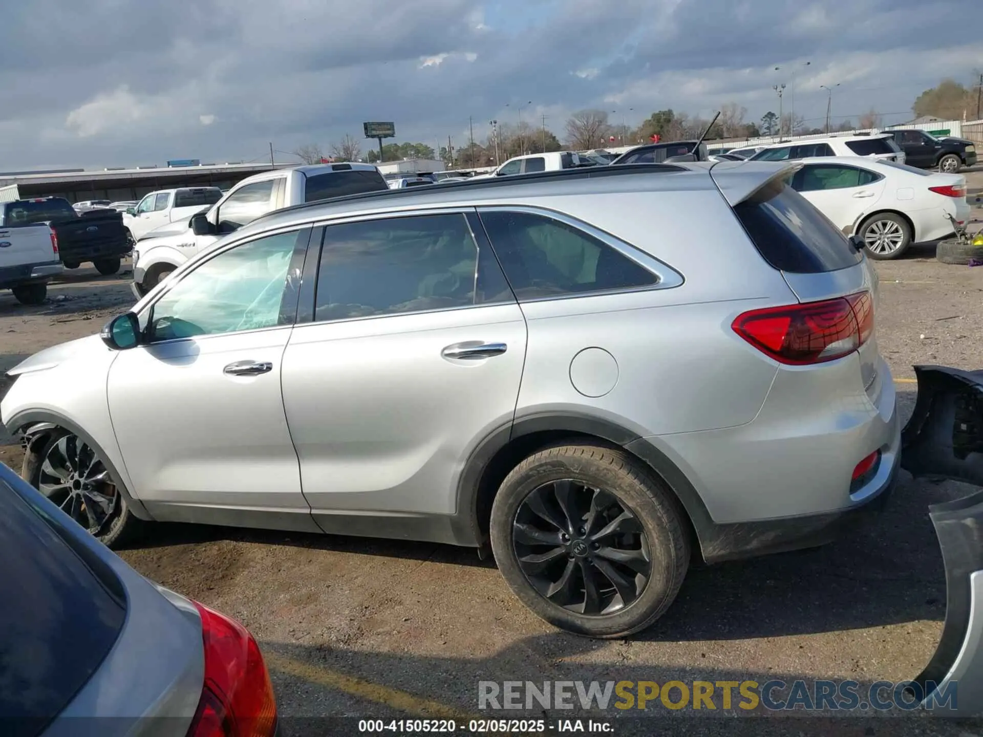 15 fotografías del automóvil dañado 5XYPG4A58LG660524 KIA SORENTO 2020