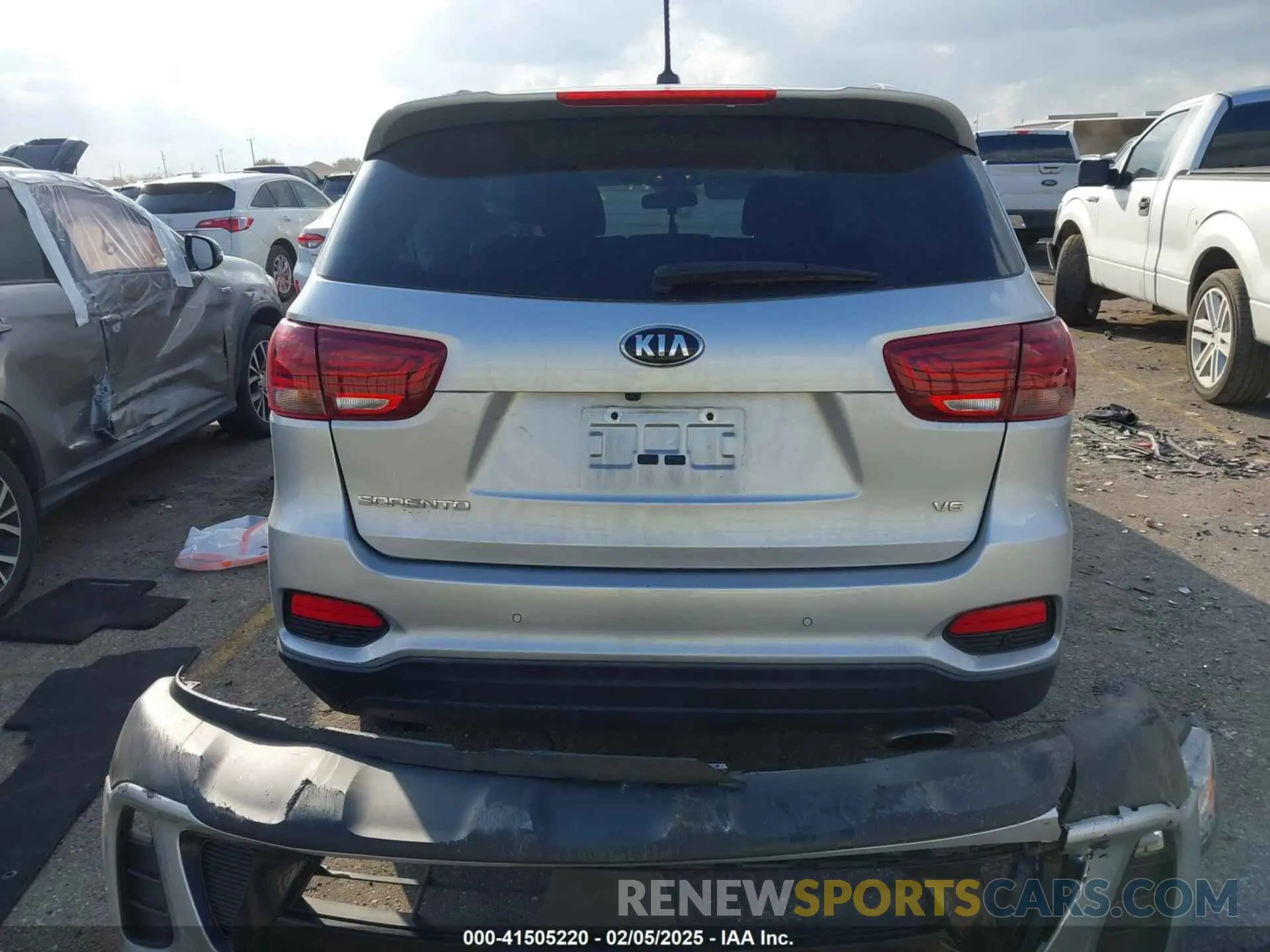 17 fotografías del automóvil dañado 5XYPG4A58LG660524 KIA SORENTO 2020