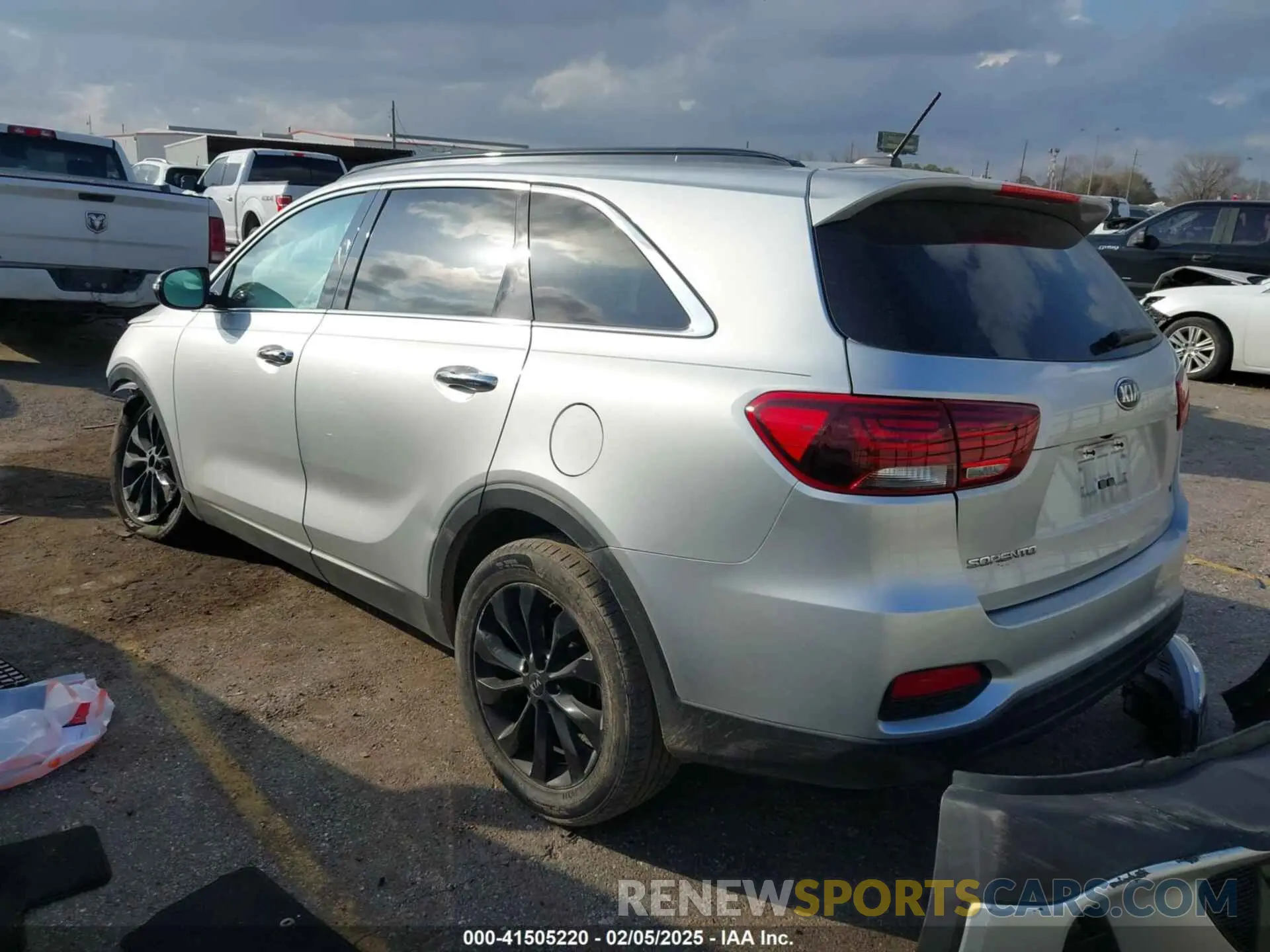 3 fotografías del automóvil dañado 5XYPG4A58LG660524 KIA SORENTO 2020