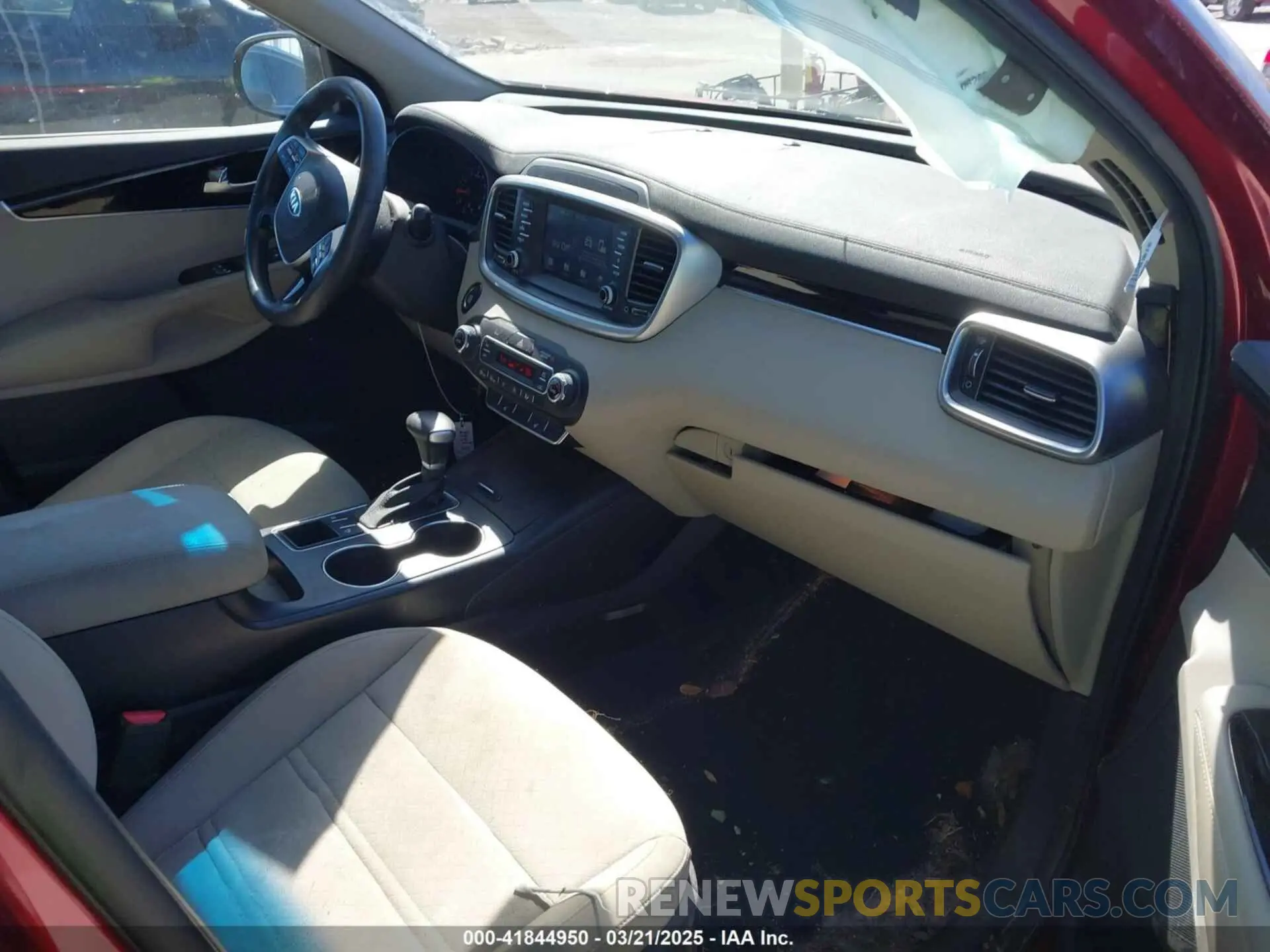 5 fotografías del automóvil dañado 5XYPG4A58LG710791 KIA SORENTO 2020