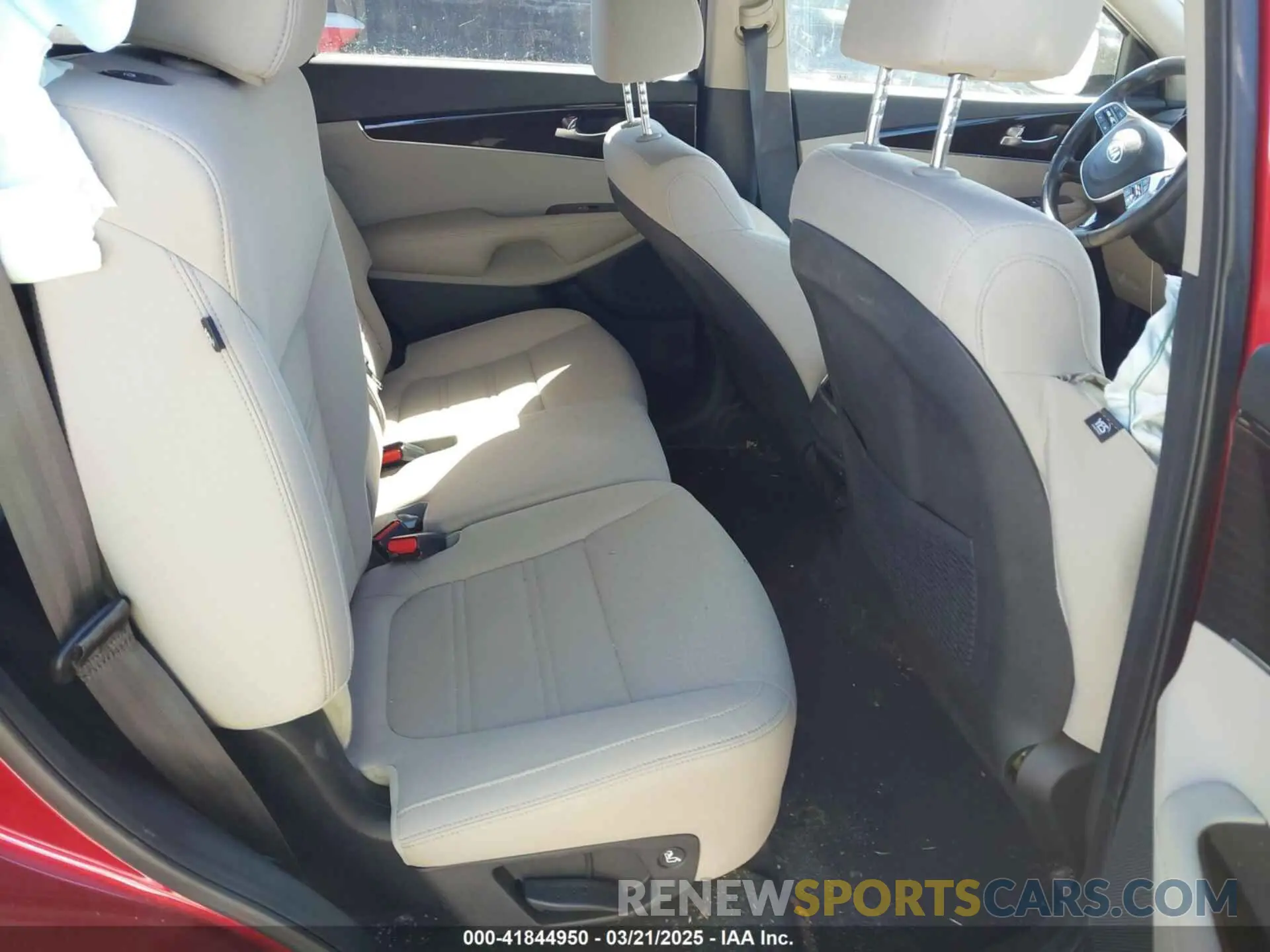 8 fotografías del automóvil dañado 5XYPG4A58LG710791 KIA SORENTO 2020