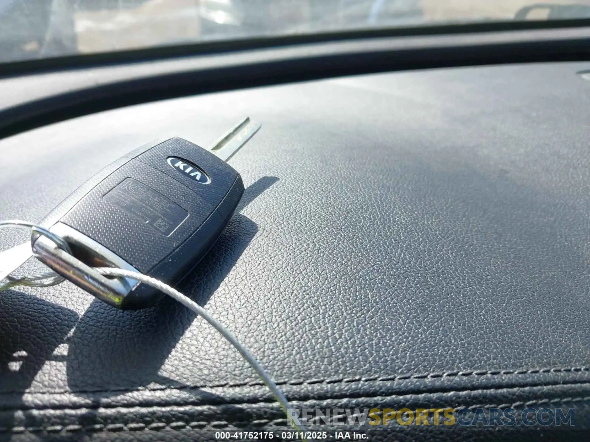 11 fotografías del automóvil dañado 5XYPG4A59LG620081 KIA SORENTO 2020
