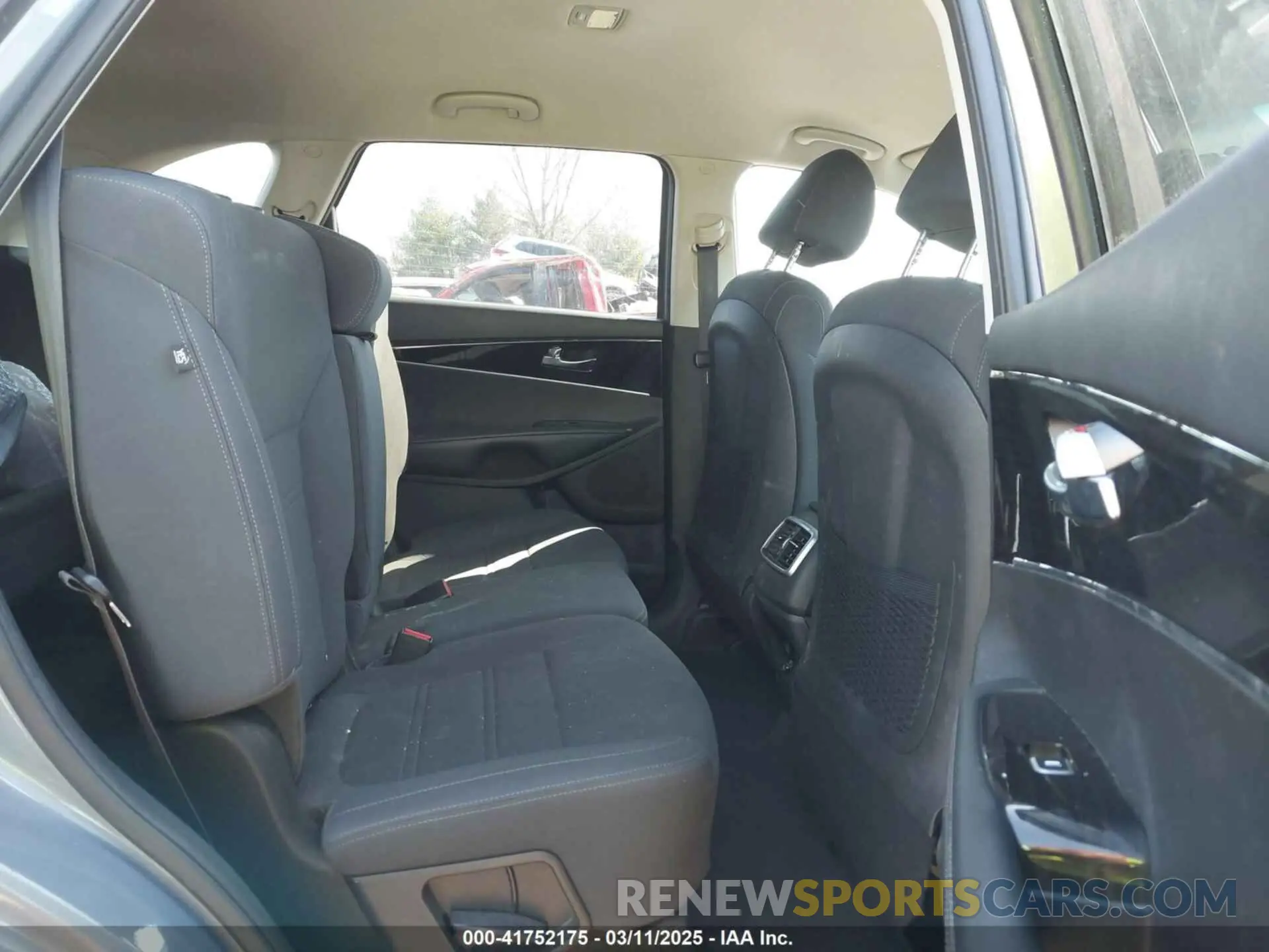 8 fotografías del automóvil dañado 5XYPG4A59LG620081 KIA SORENTO 2020