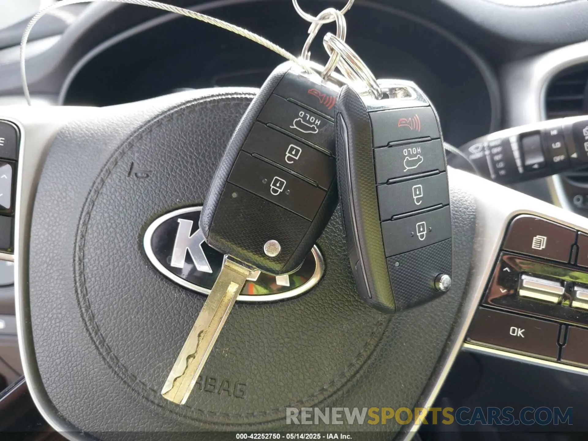 11 fotografías del automóvil dañado 5XYPG4A59LG621439 KIA SORENTO 2020