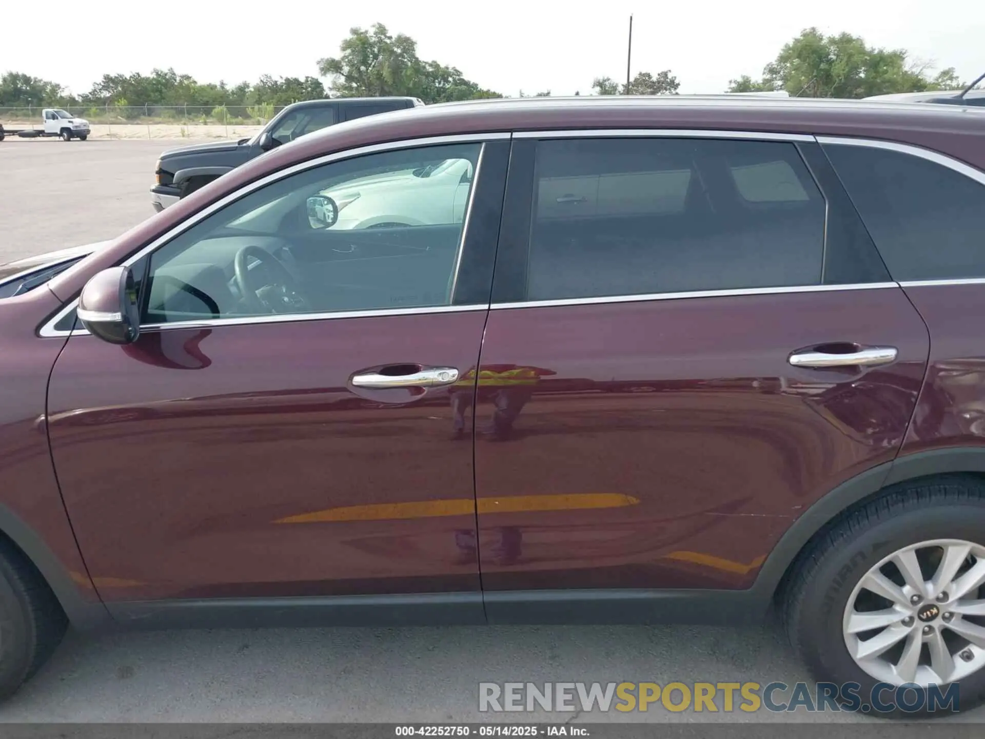 14 fotografías del automóvil dañado 5XYPG4A59LG621439 KIA SORENTO 2020