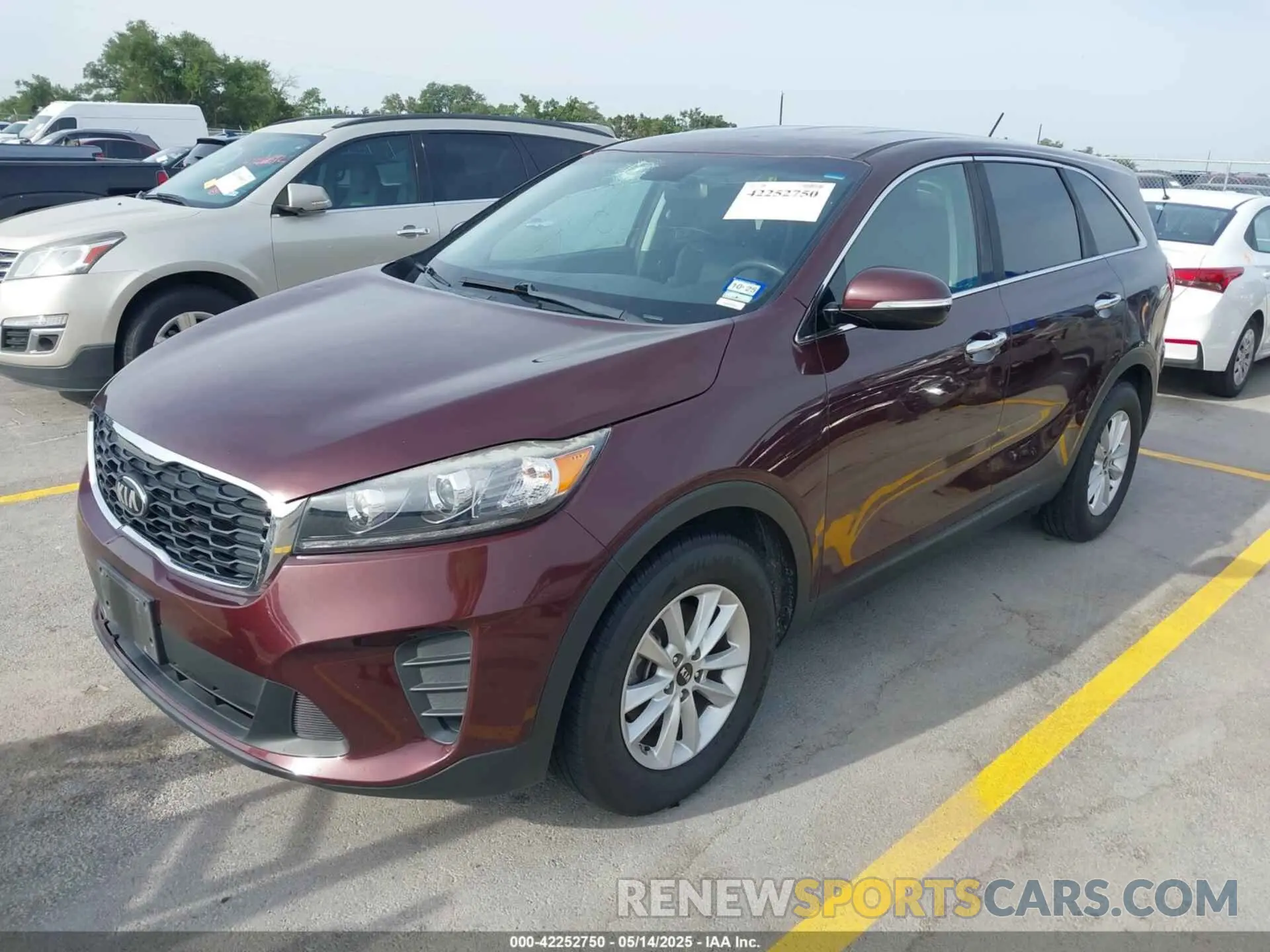 2 fotografías del automóvil dañado 5XYPG4A59LG621439 KIA SORENTO 2020