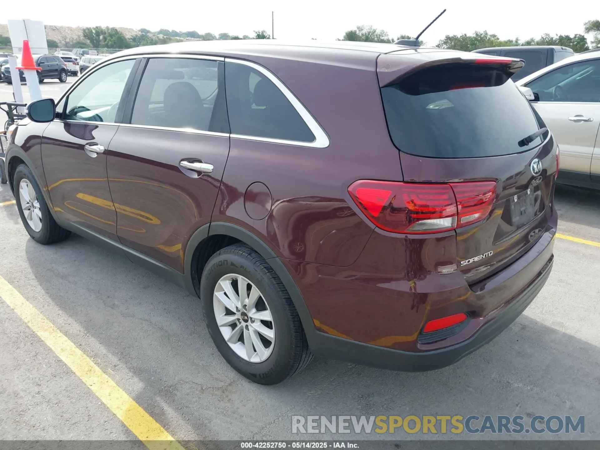 3 fotografías del automóvil dañado 5XYPG4A59LG621439 KIA SORENTO 2020