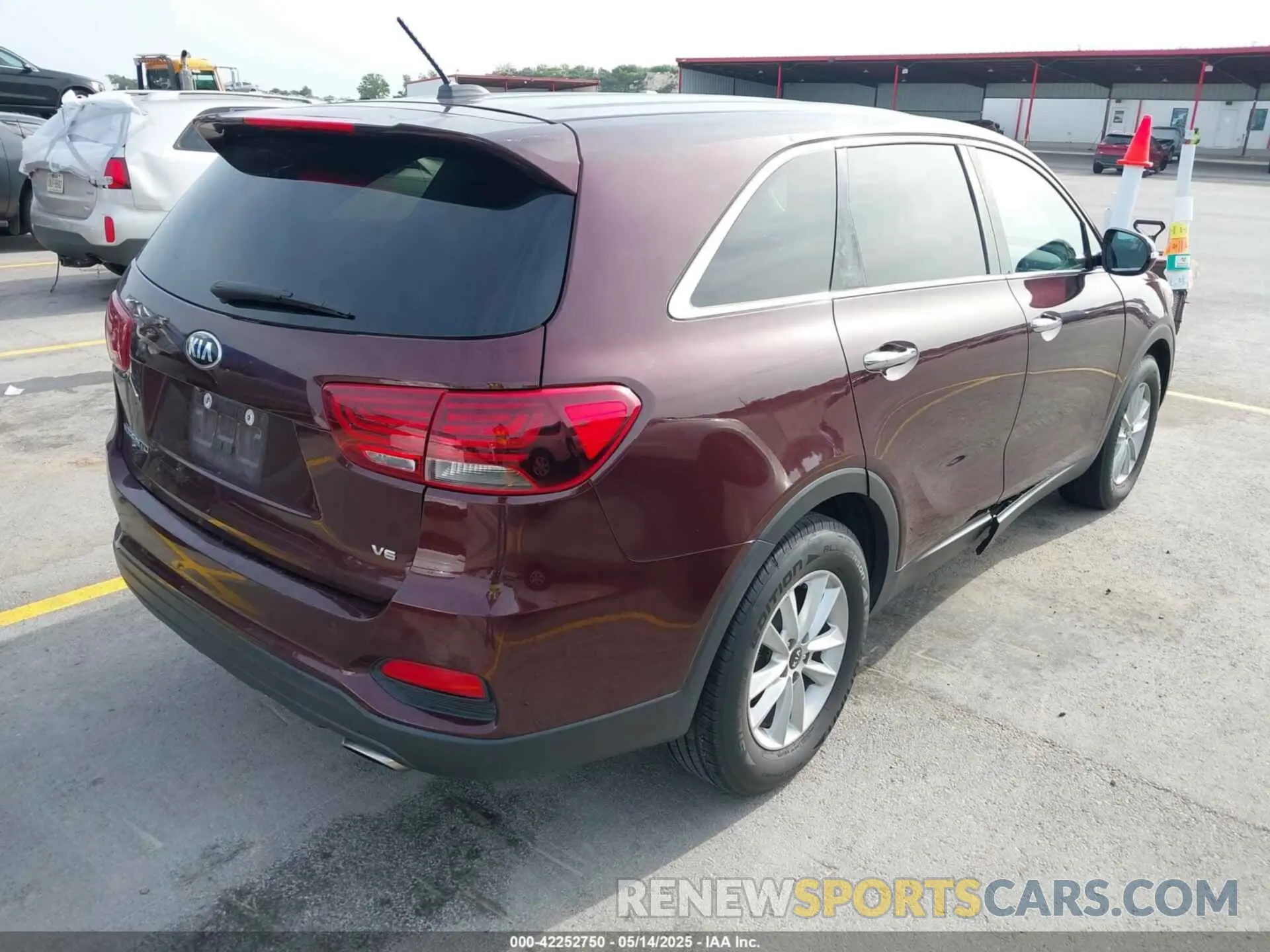 4 fotografías del automóvil dañado 5XYPG4A59LG621439 KIA SORENTO 2020