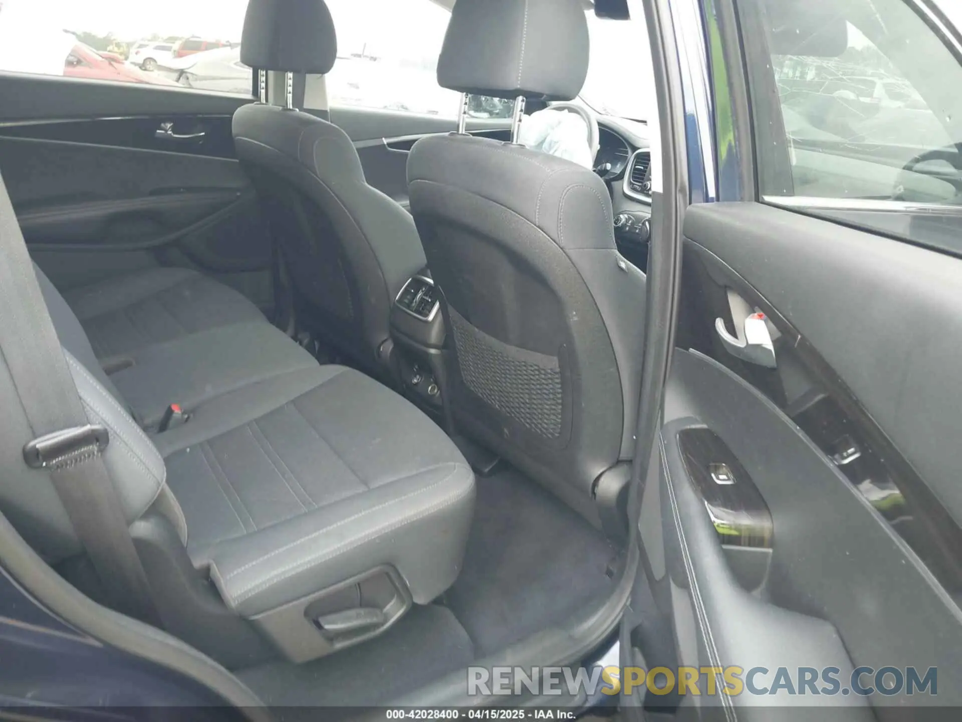 8 fotografías del automóvil dañado 5XYPG4A5XLG626844 KIA SORENTO 2020