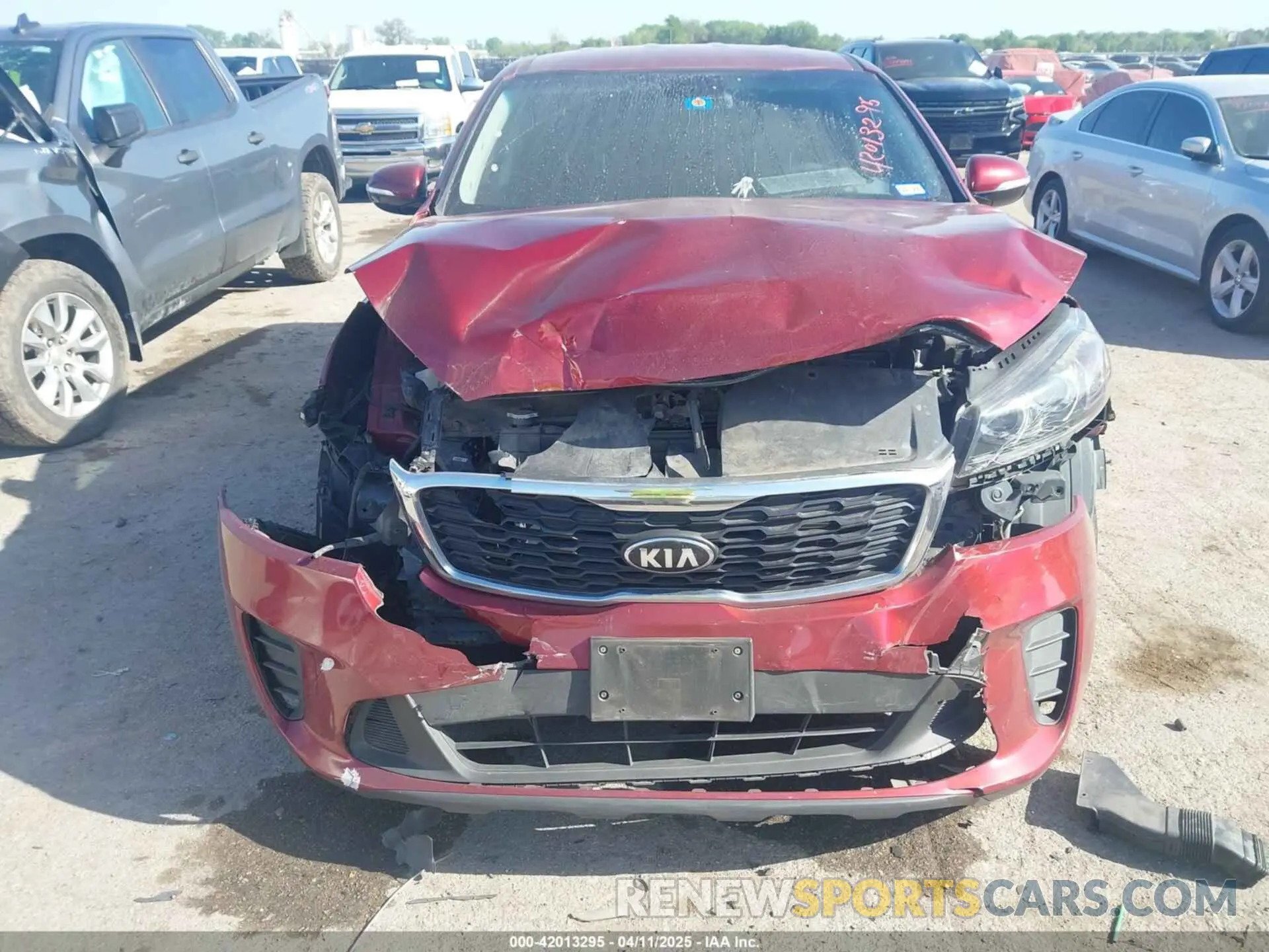 12 fotografías del automóvil dañado 5XYPG4A5XLG628223 KIA SORENTO 2020