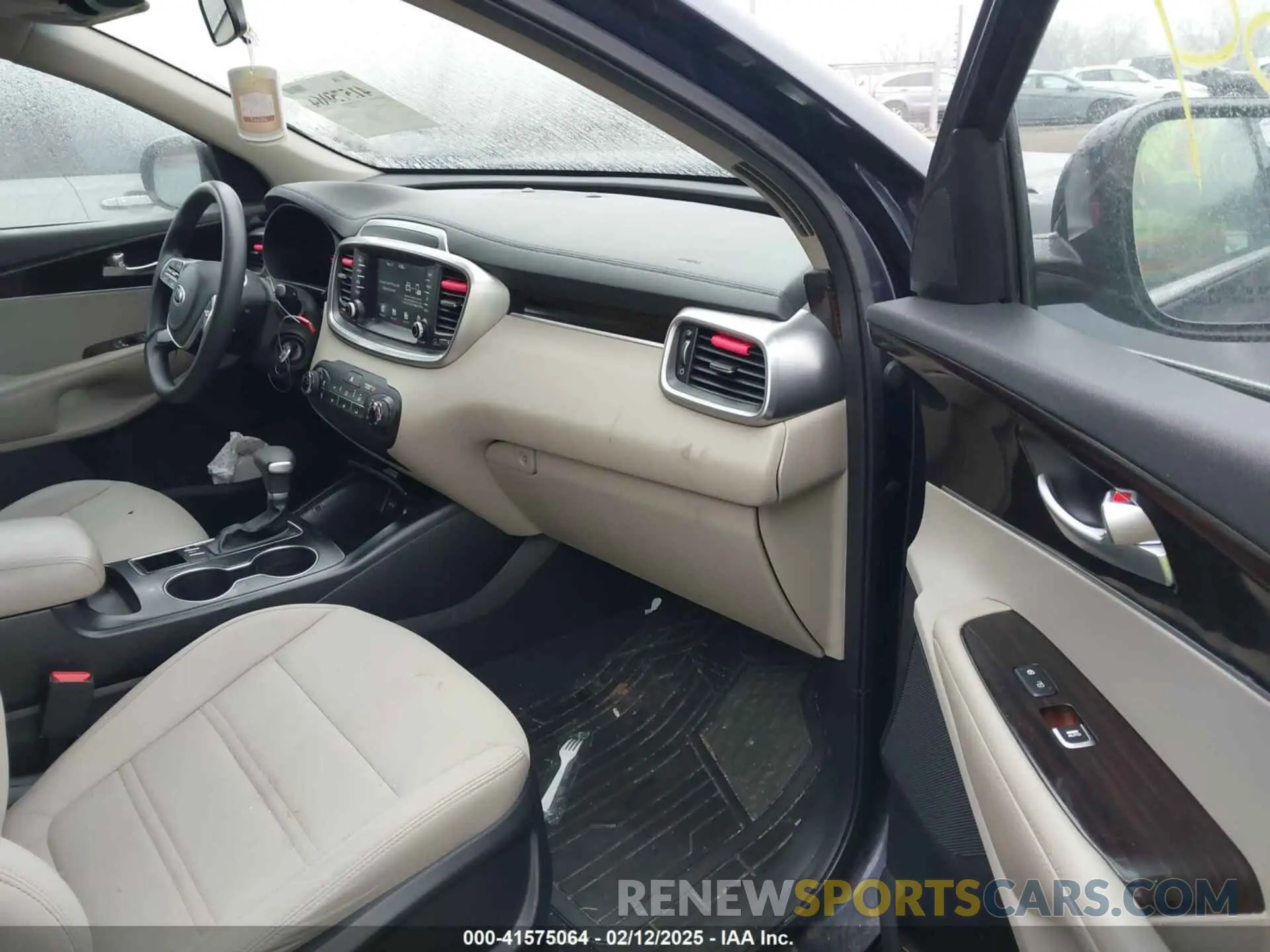 5 fotografías del automóvil dañado 5XYPGDA38LG679993 KIA SORENTO 2020