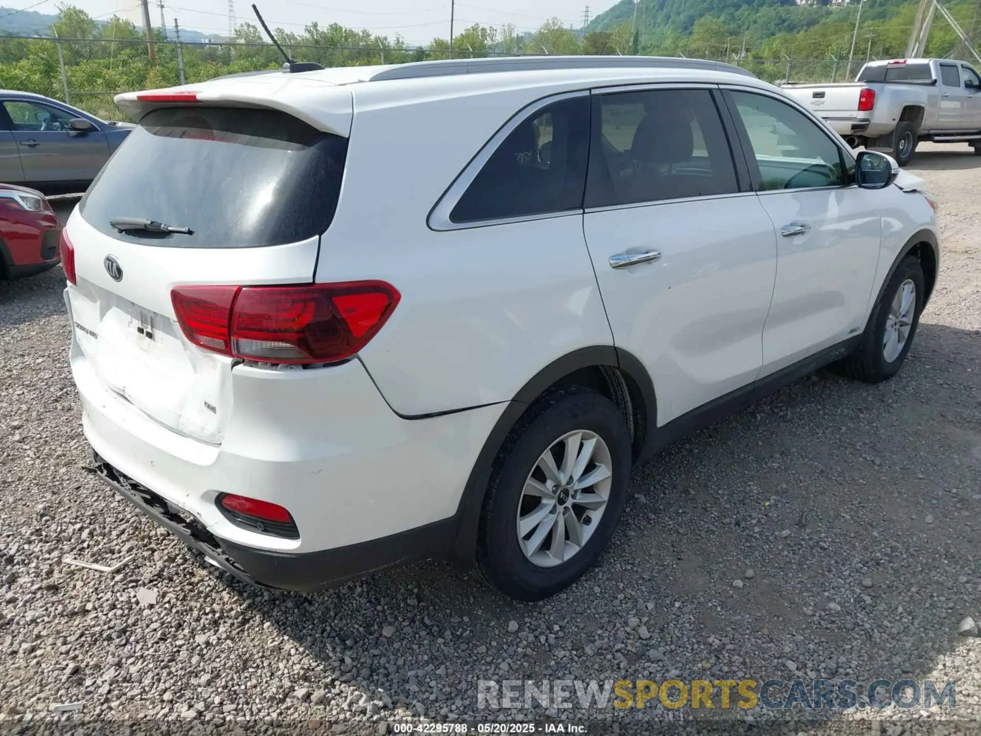 4 fotografías del automóvil dañado 5XYPGDA3XLG629029 KIA SORENTO 2020