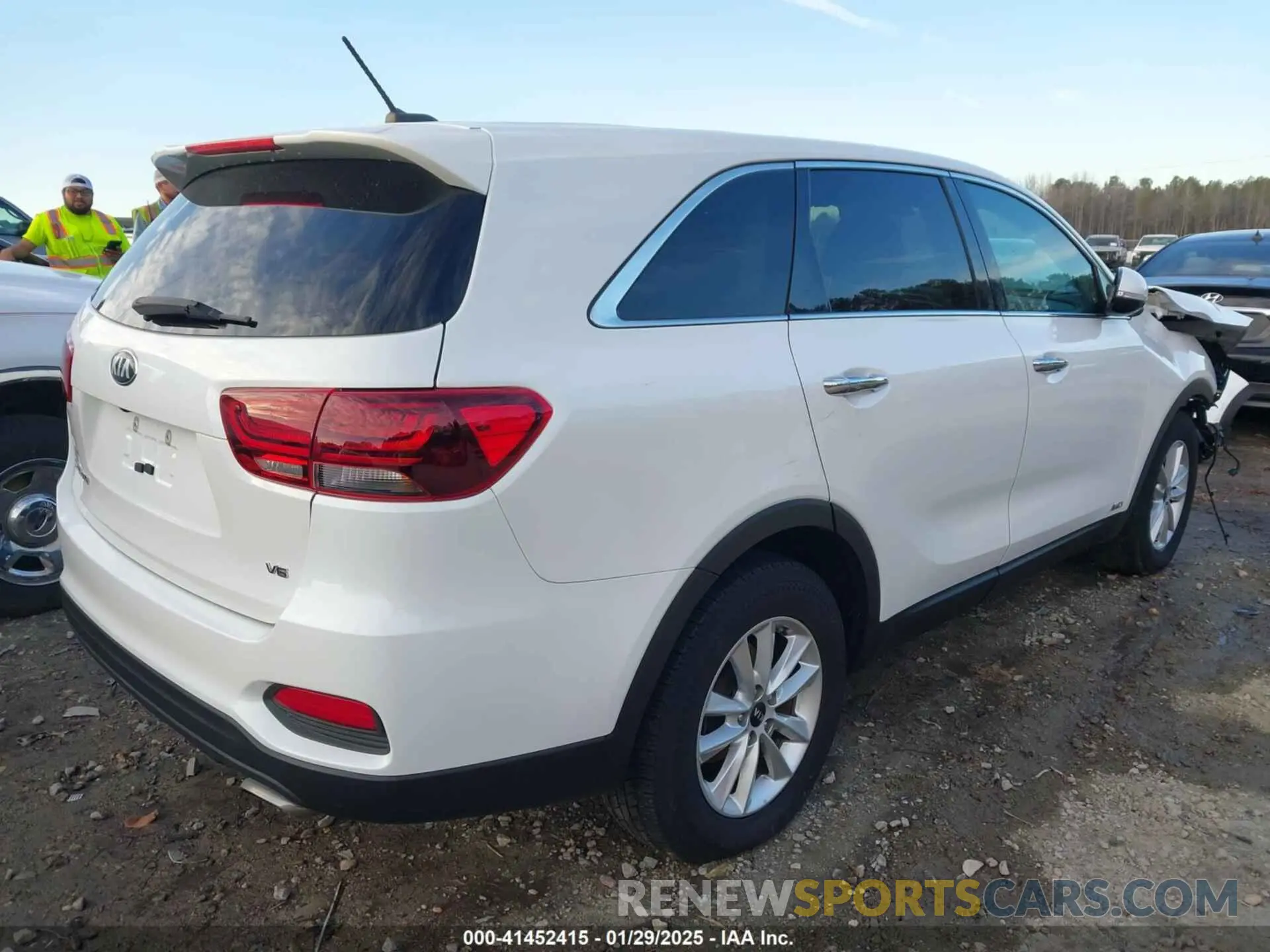 4 fotografías del automóvil dañado 5XYPGDA59LG620680 KIA SORENTO 2020