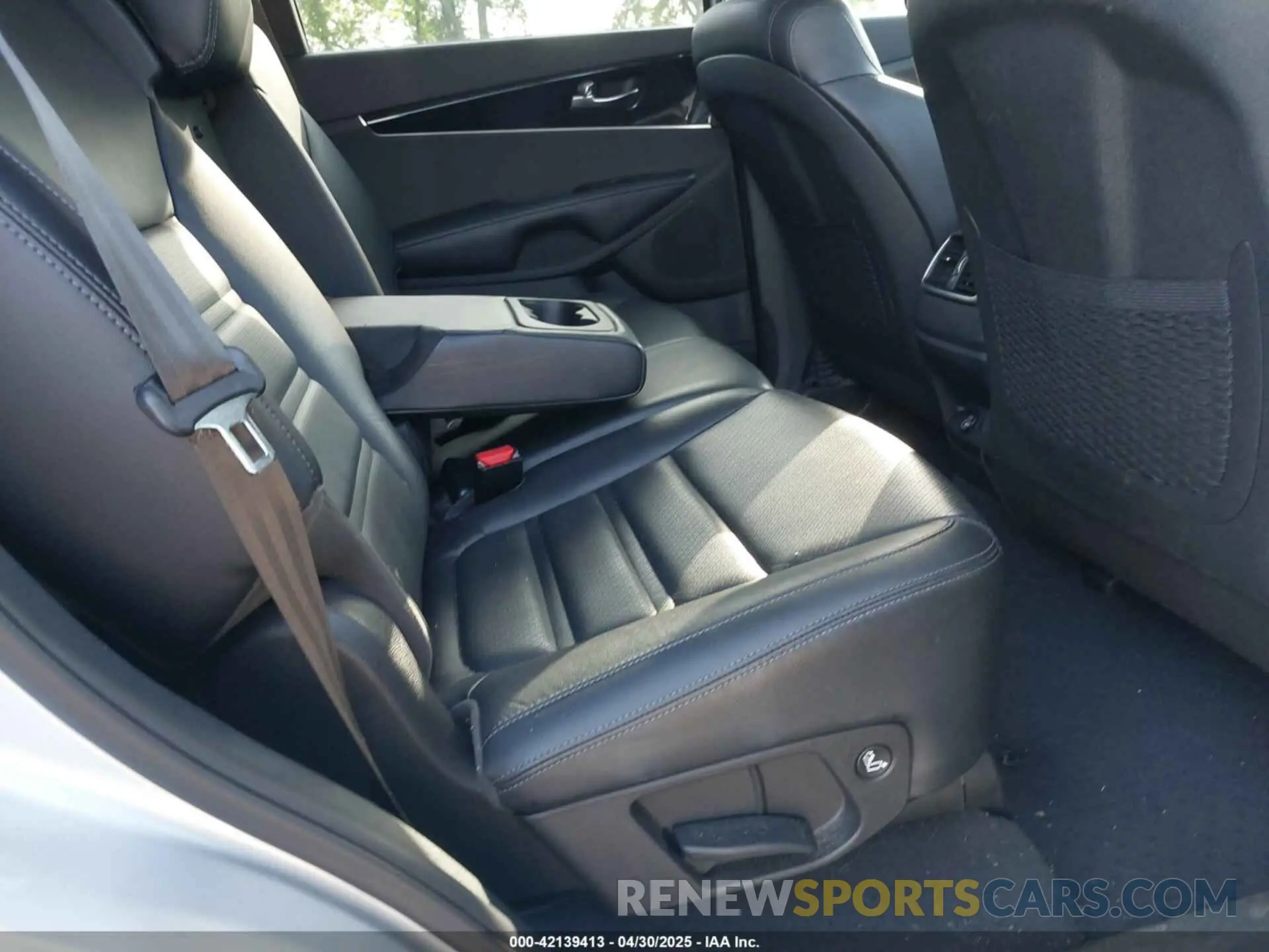 8 fotografías del automóvil dañado 5XYPH4A58LG709332 KIA SORENTO 2020