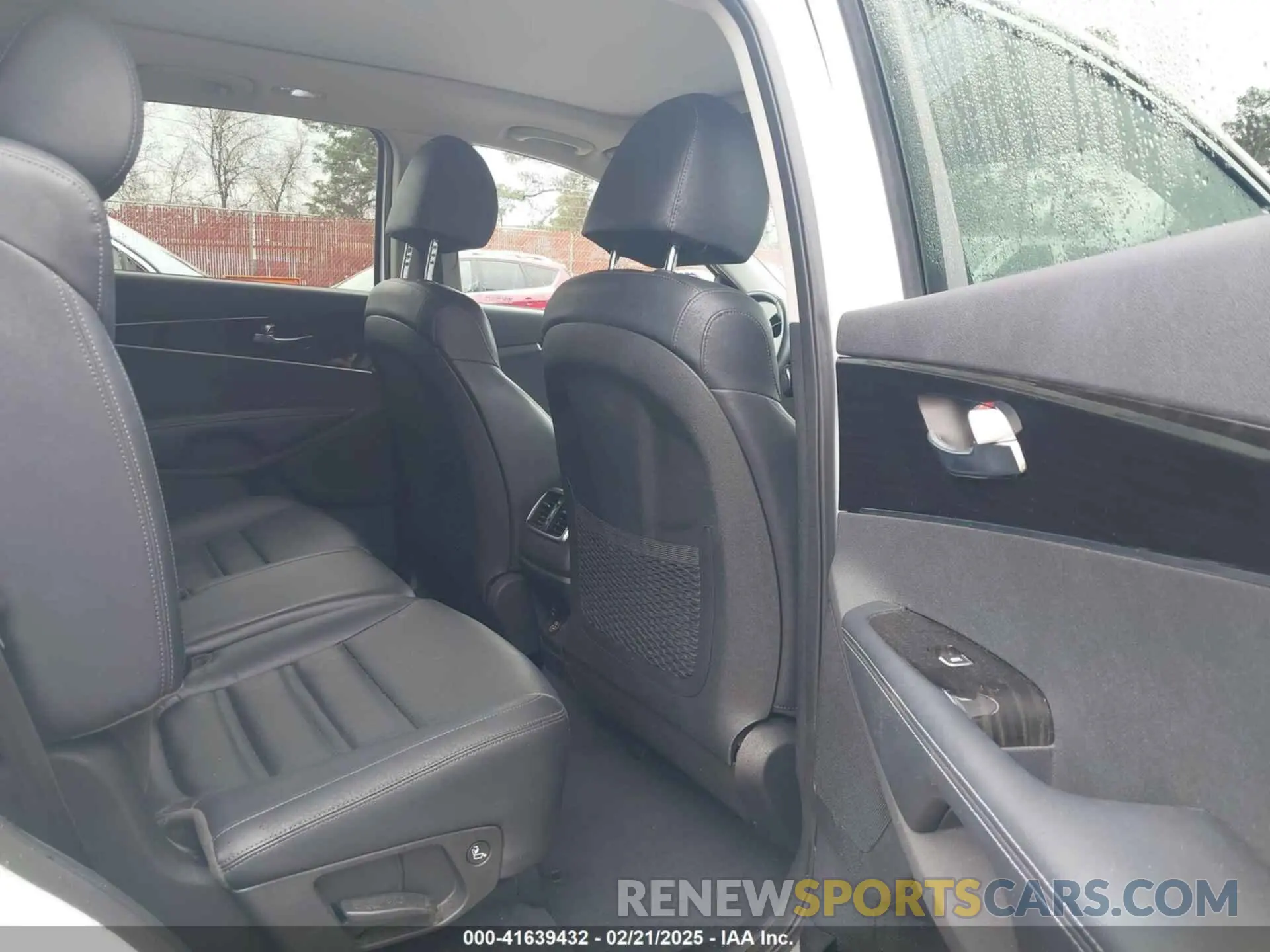 8 fotografías del automóvil dañado 5XYPHDA50LG710474 KIA SORENTO 2020