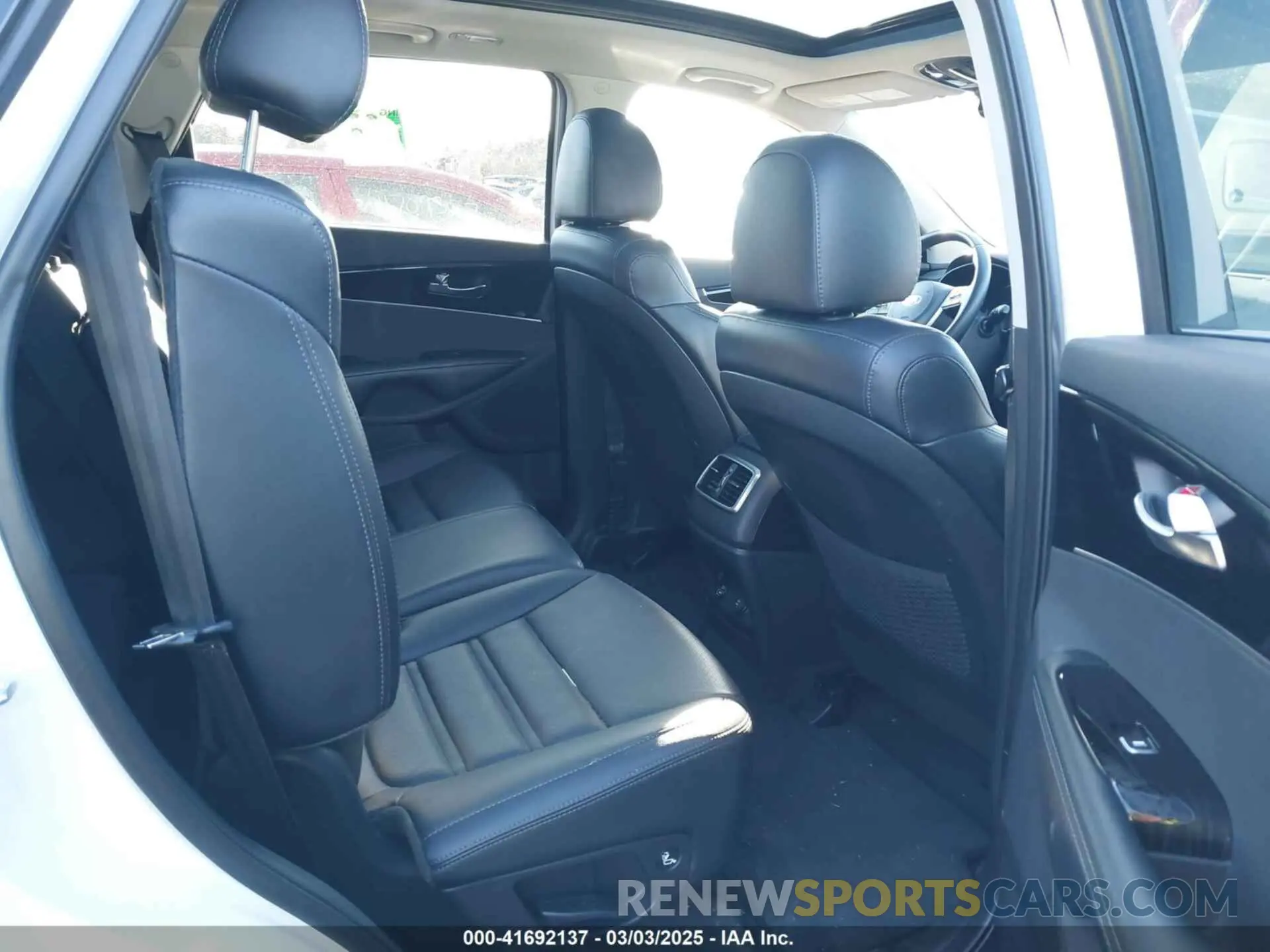 8 fotografías del automóvil dañado 5XYPHDA5XLG696406 KIA SORENTO 2020