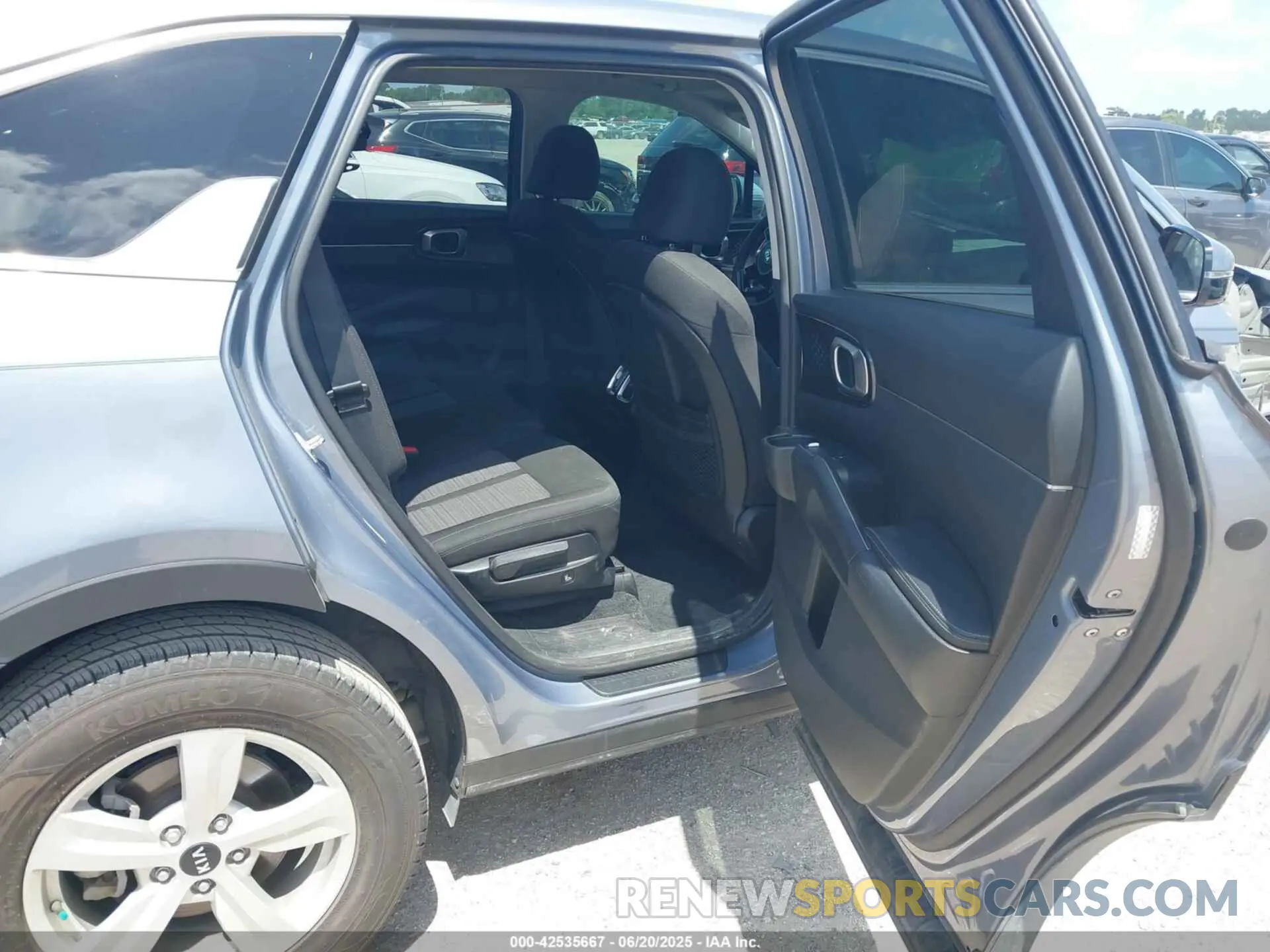 8 fotografías del automóvil dañado 5XYRG4LC4MG055115 KIA SORENTO 2021