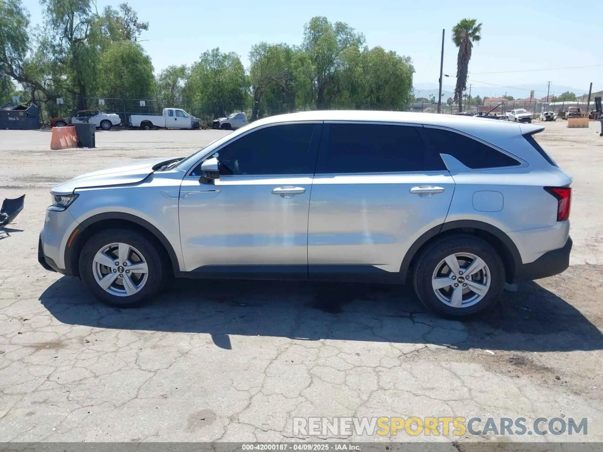 14 fotografías del automóvil dañado 5XYRG4LC5MG021586 KIA SORENTO 2021