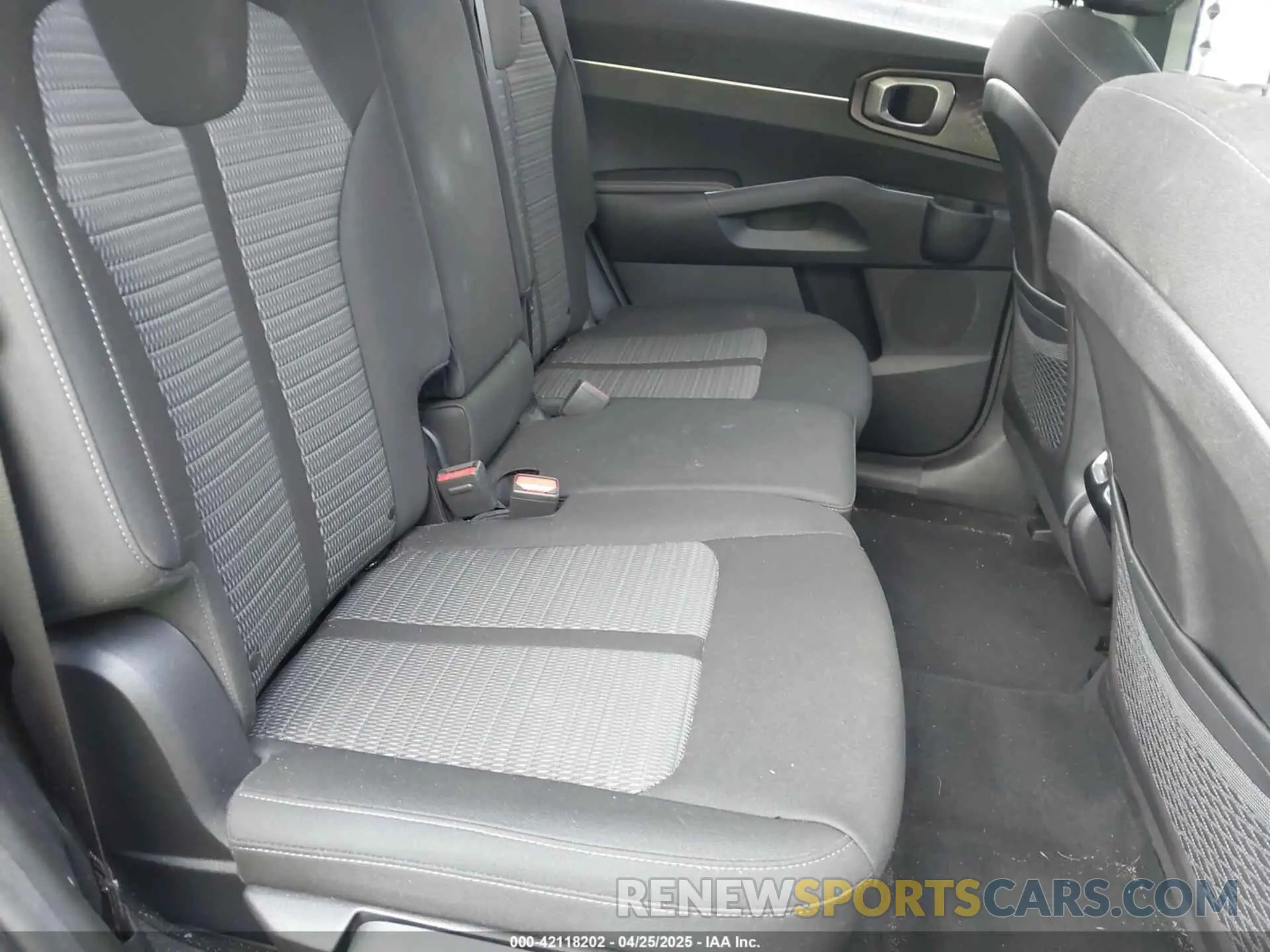 8 fotografías del automóvil dañado 5XYRG4LC0NG103985 KIA SORENTO 2022