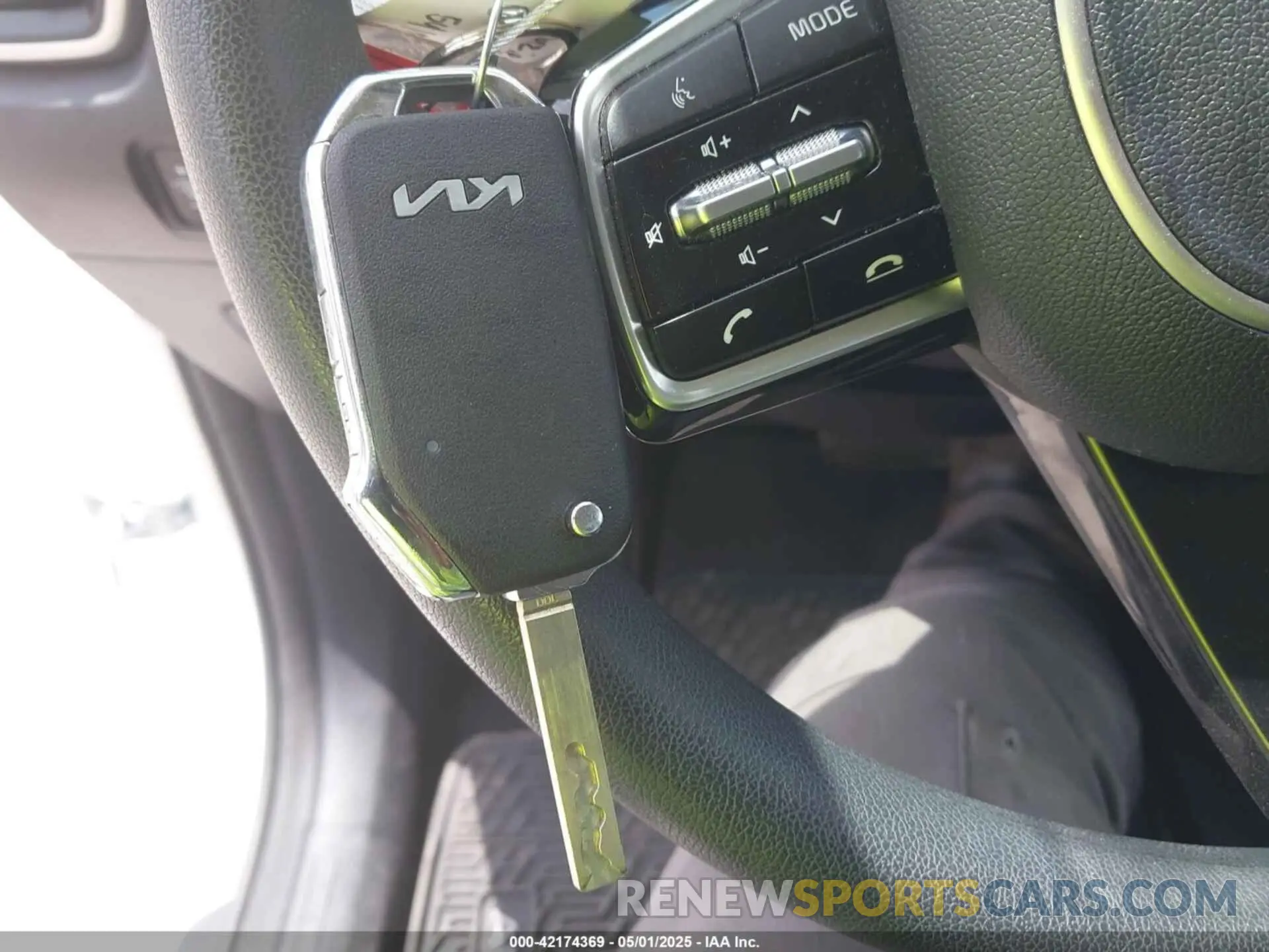 11 fotografías del automóvil dañado 5XYRG4LC2NG082668 KIA SORENTO 2022