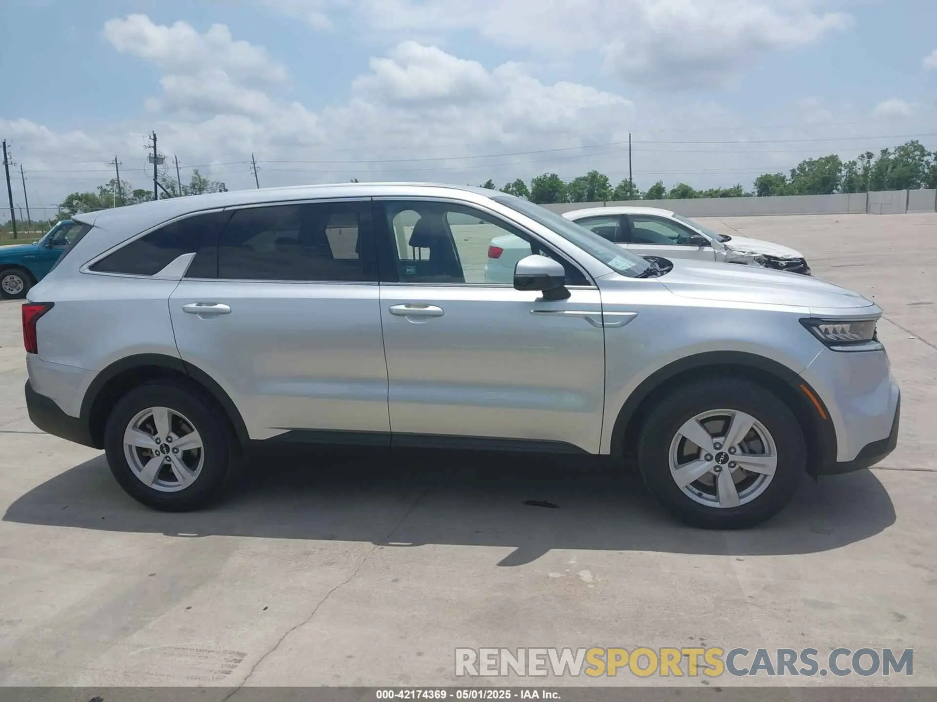 13 fotografías del automóvil dañado 5XYRG4LC2NG082668 KIA SORENTO 2022