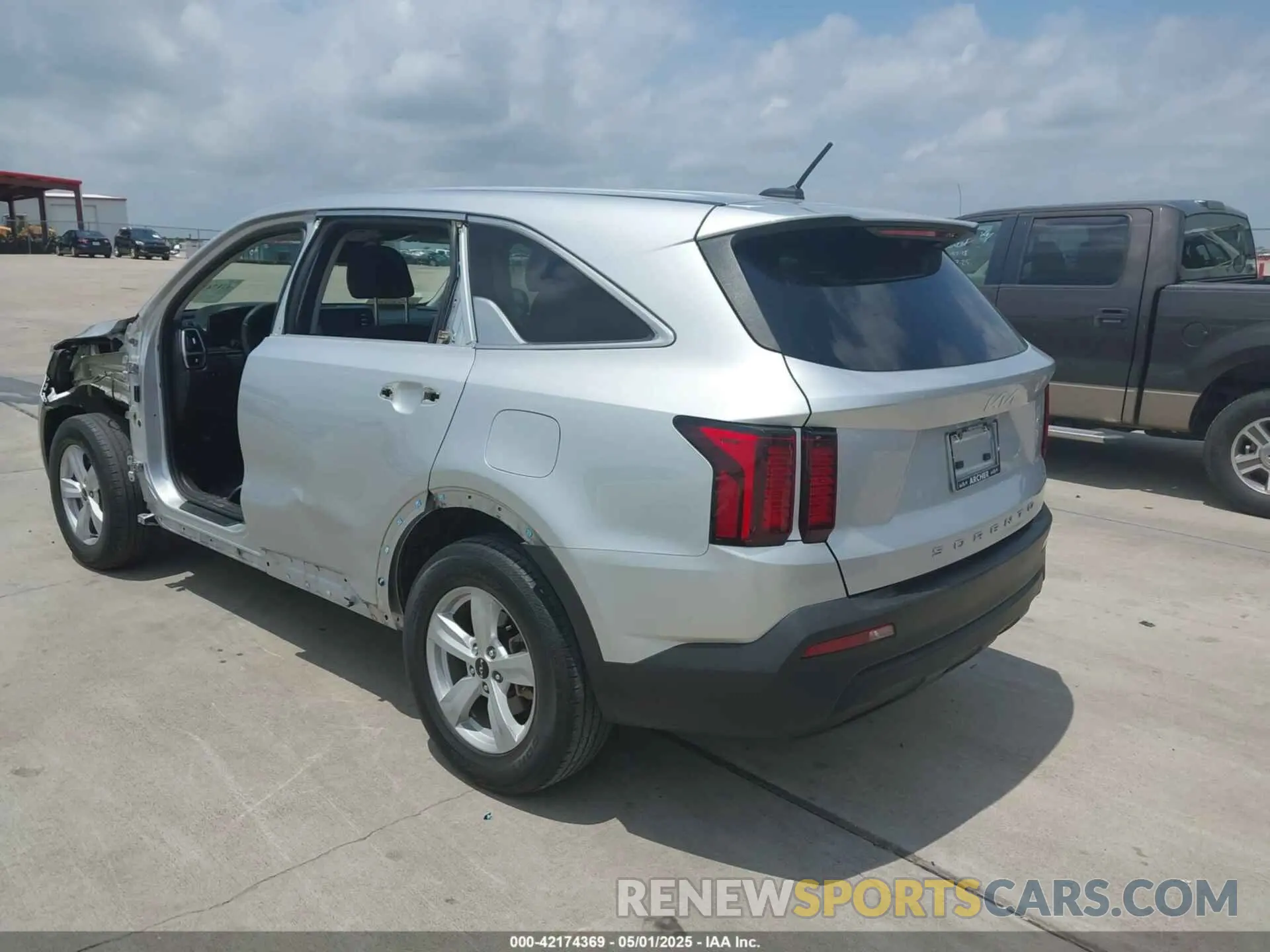 3 fotografías del automóvil dañado 5XYRG4LC2NG082668 KIA SORENTO 2022