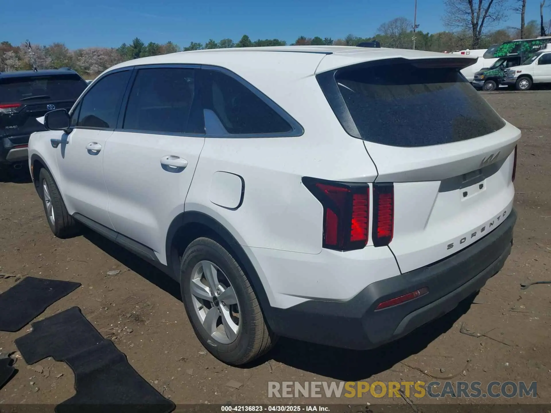 3 fotografías del automóvil dañado 5XYRG4LC9NG088726 KIA SORENTO 2022