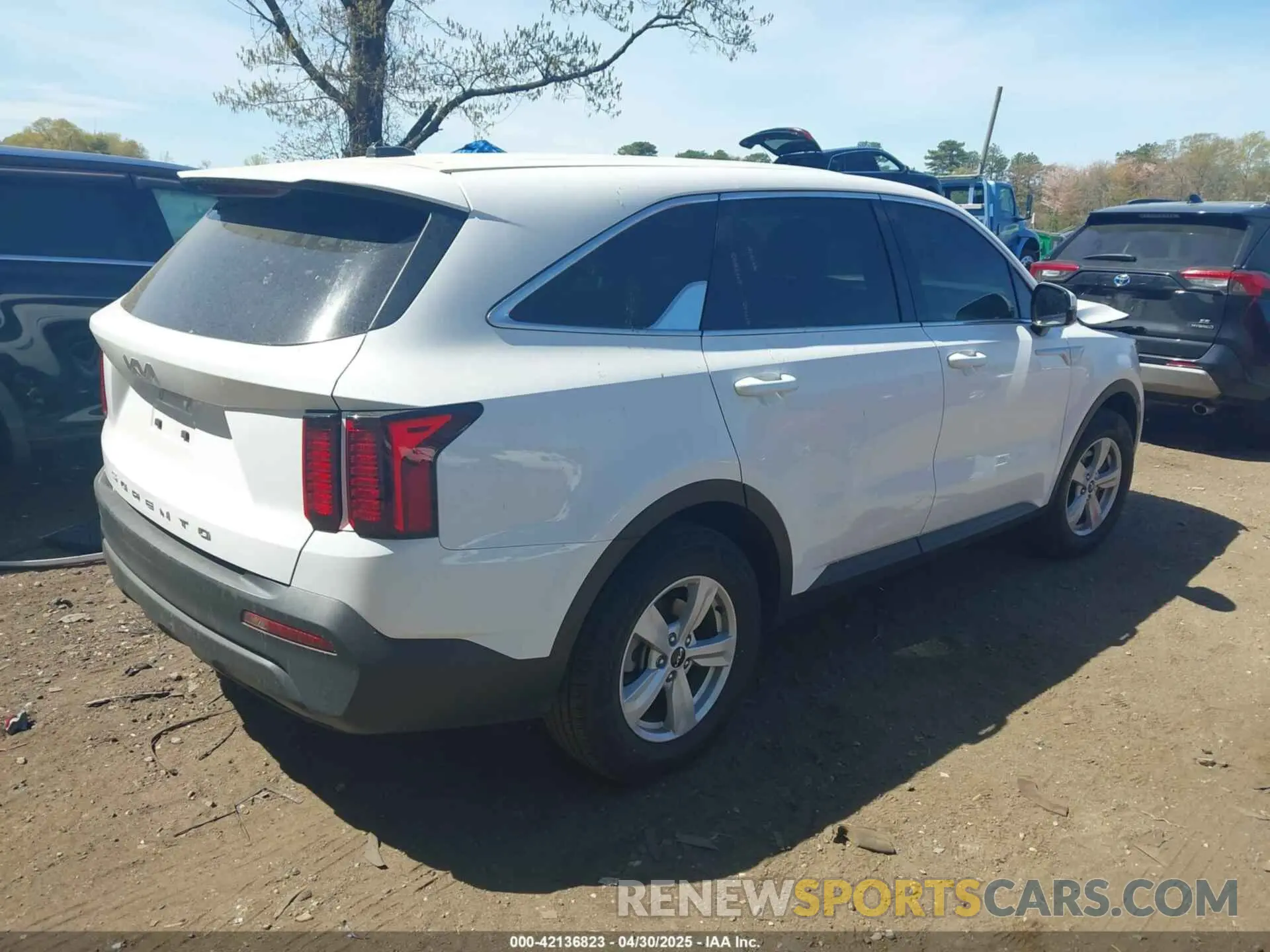 4 fotografías del automóvil dañado 5XYRG4LC9NG088726 KIA SORENTO 2022