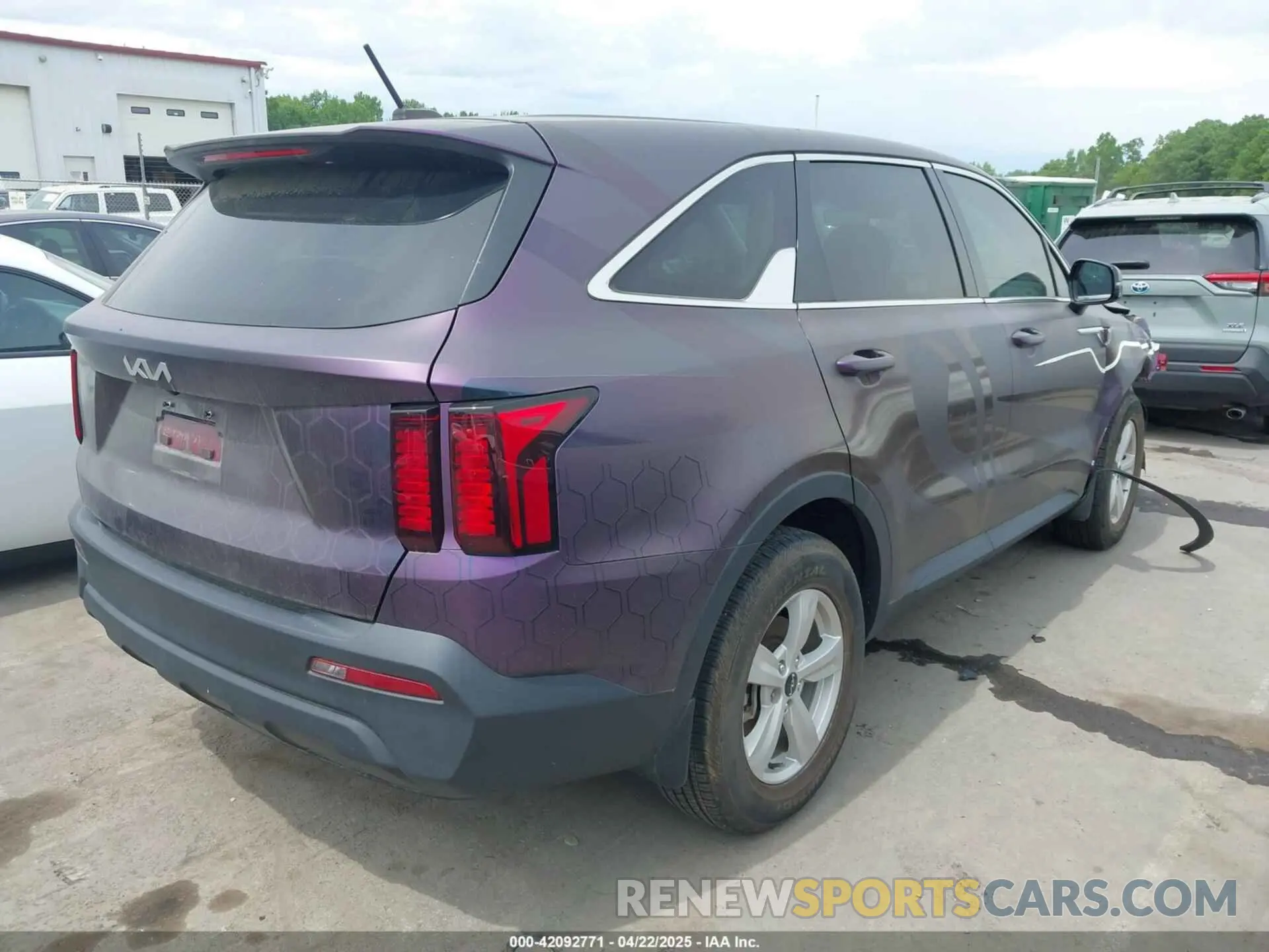 4 fotografías del automóvil dañado 5XYRG4LC9NG091772 KIA SORENTO 2022