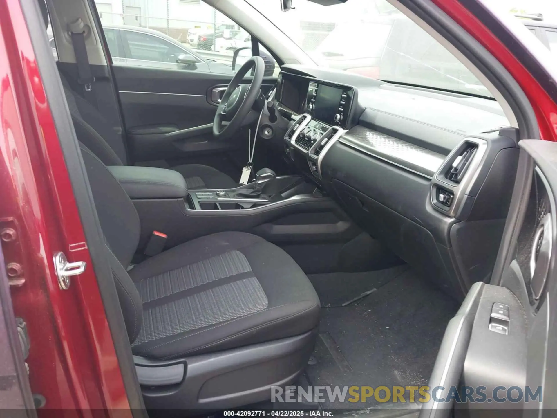 5 fotografías del automóvil dañado 5XYRG4LC9NG091772 KIA SORENTO 2022