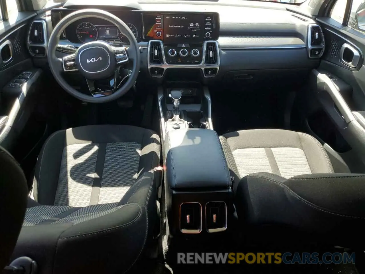 8 fotografías del automóvil dañado 5XYRGDLC4NG091517 KIA SORENTO 2022