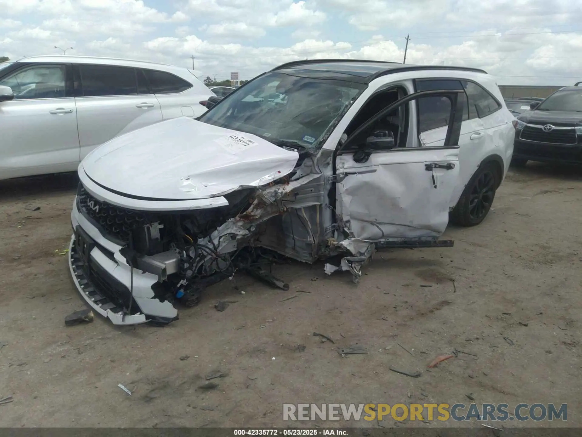 2 fotografías del automóvil dañado 5XYRK4LF3NG085989 KIA SORENTO 2022