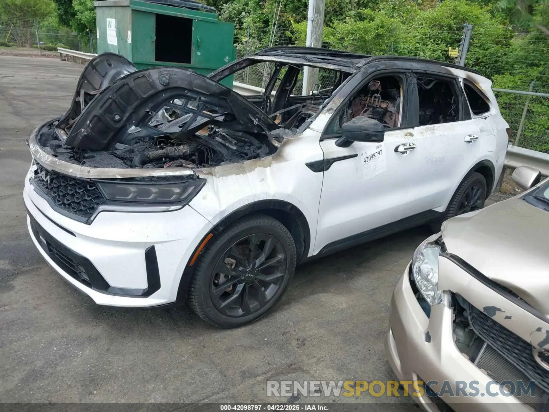 2 fotografías del automóvil dañado 5XYRK4LF8NG119053 KIA SORENTO 2022