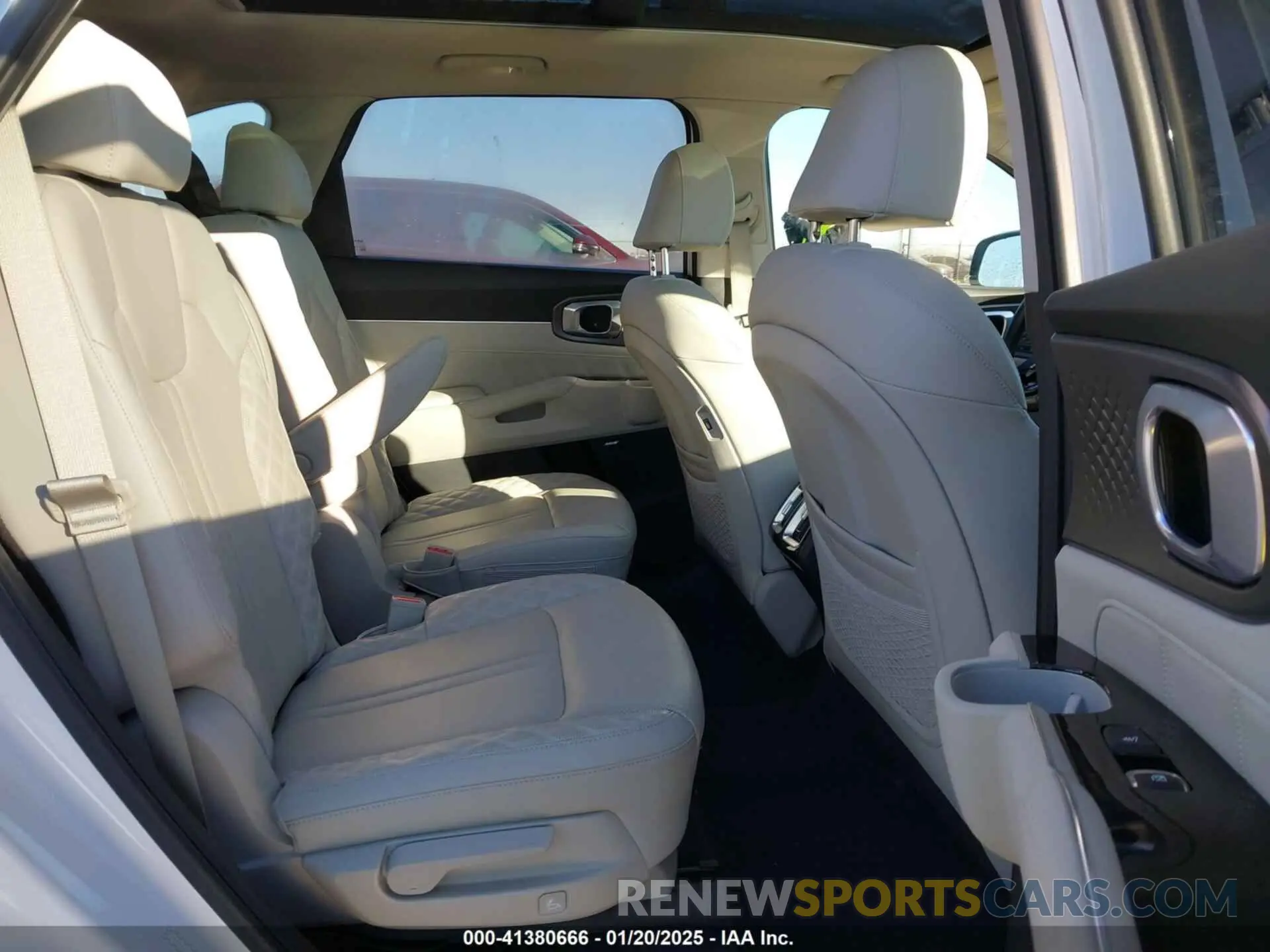 8 fotografías del automóvil dañado 5XYRK4LF9NG116047 KIA SORENTO 2022