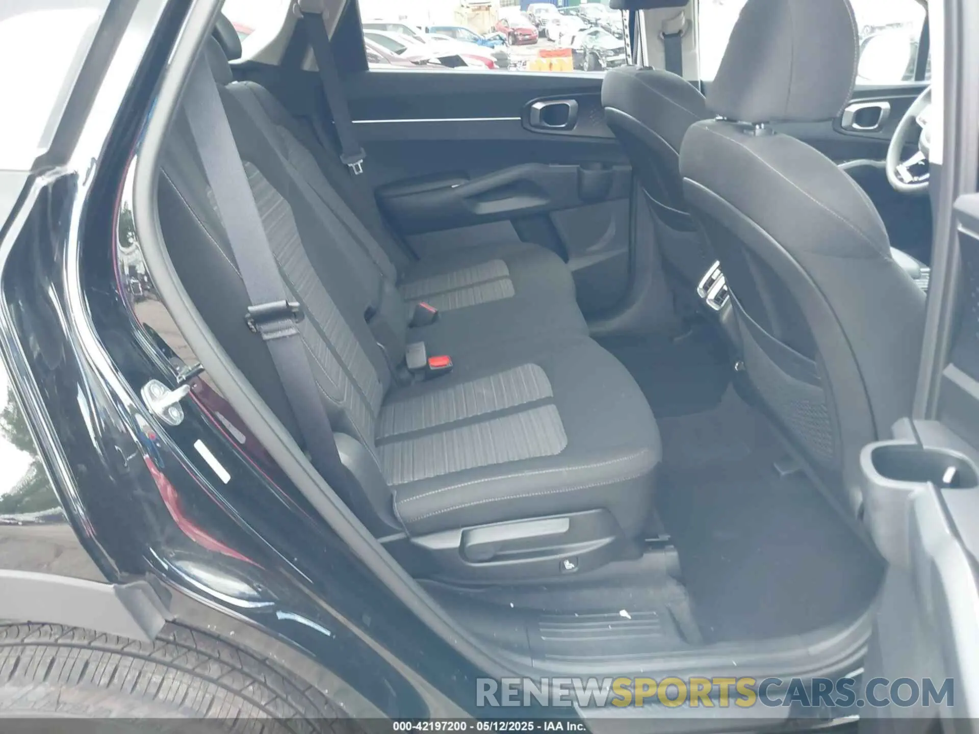 8 fotografías del automóvil dañado 5XYRG4LC1PG226455 KIA SORENTO 2023