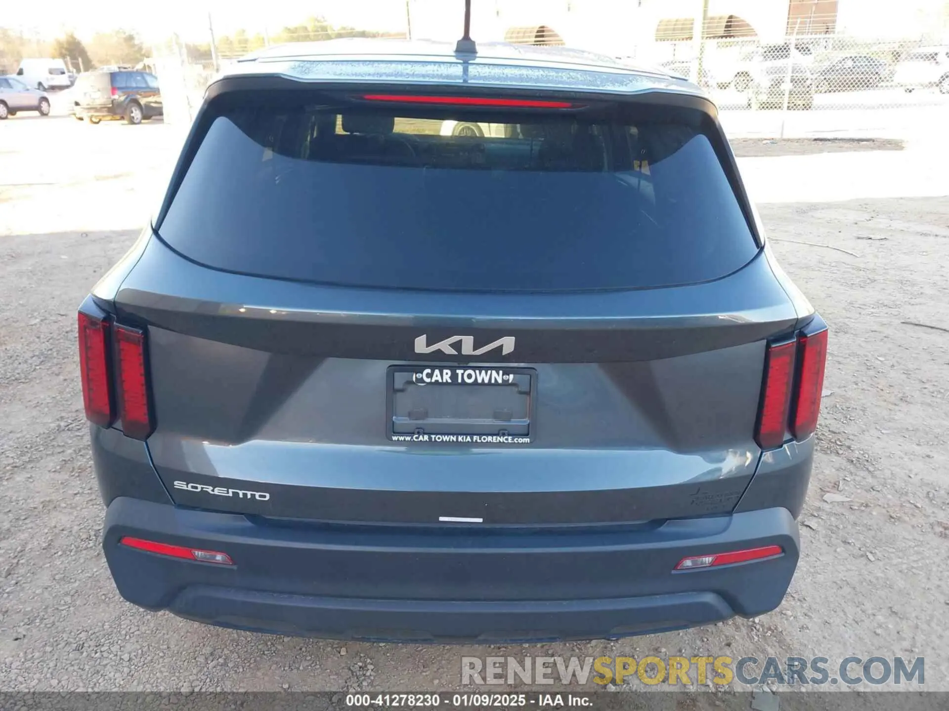 16 fotografías del automóvil dañado 5XYRG4LC2PG165455 KIA SORENTO 2023