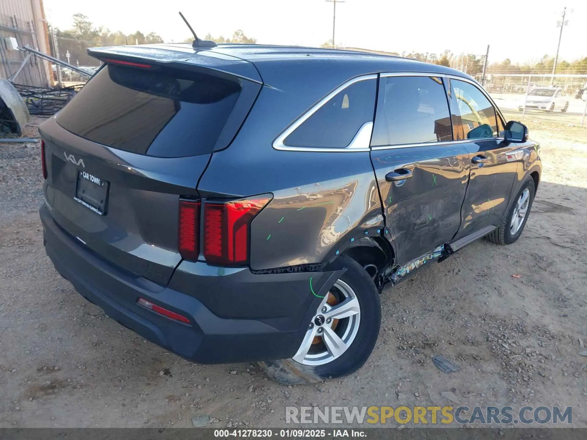 4 fotografías del automóvil dañado 5XYRG4LC2PG165455 KIA SORENTO 2023